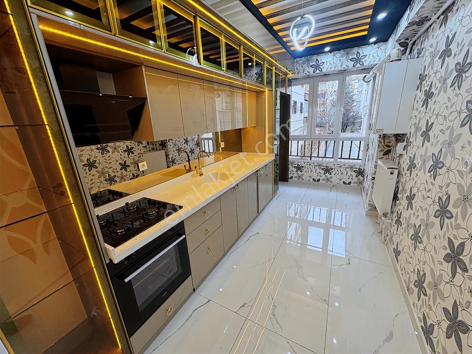 Ulukan'dan Pınarbaşı Mah'de Ön Cephe Asansörlü Full Yapılı 3+1 - Görsel 25