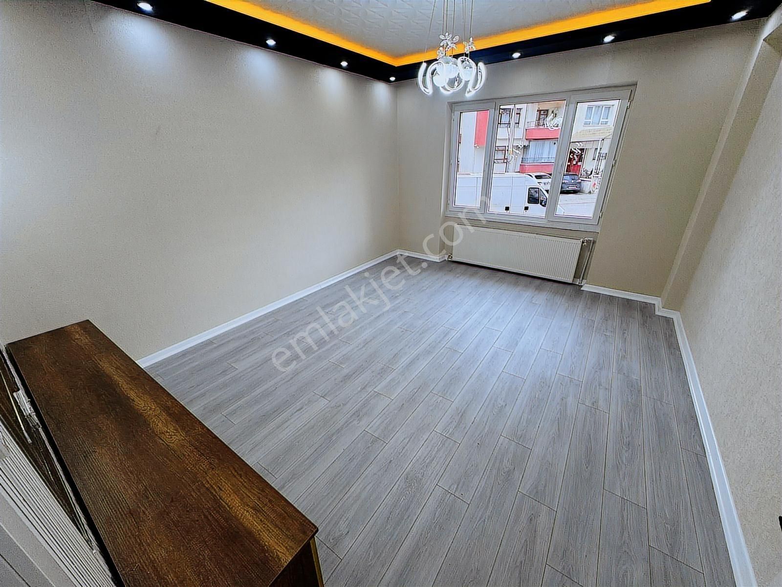 Ulukan'dan Pınarbaşı Mah'de Ön Cephe Asansörlü Full Yapılı 3+1 - Görsel 24