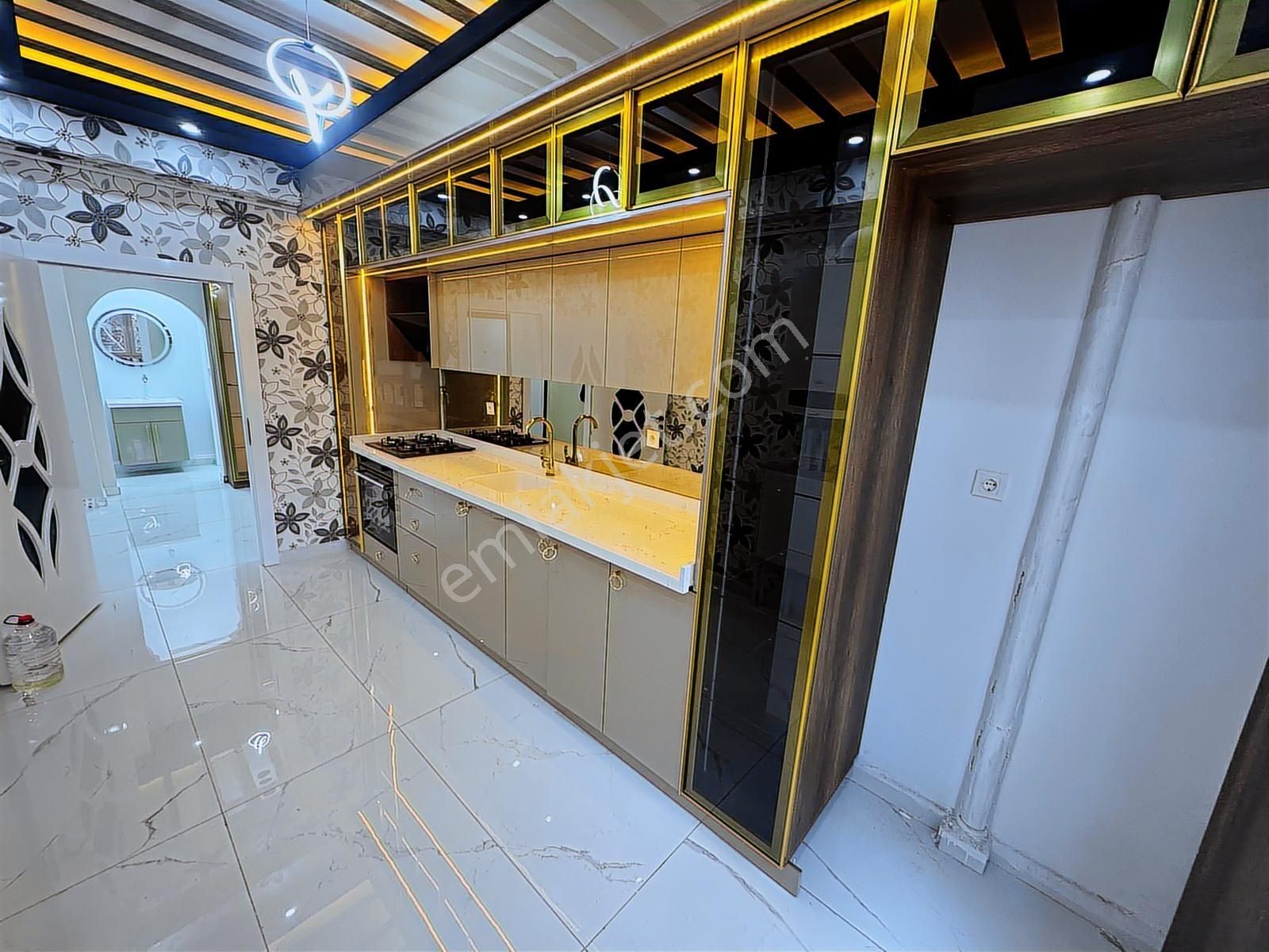 Ulukan'dan Pınarbaşı Mah'de Ön Cephe Asansörlü Full Yapılı 3+1 - Görsel 3