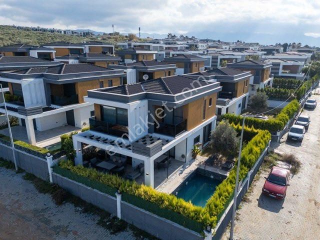 Kuşadası Soğucakta Özel Havuzlu Deniz Manzaralı Villa