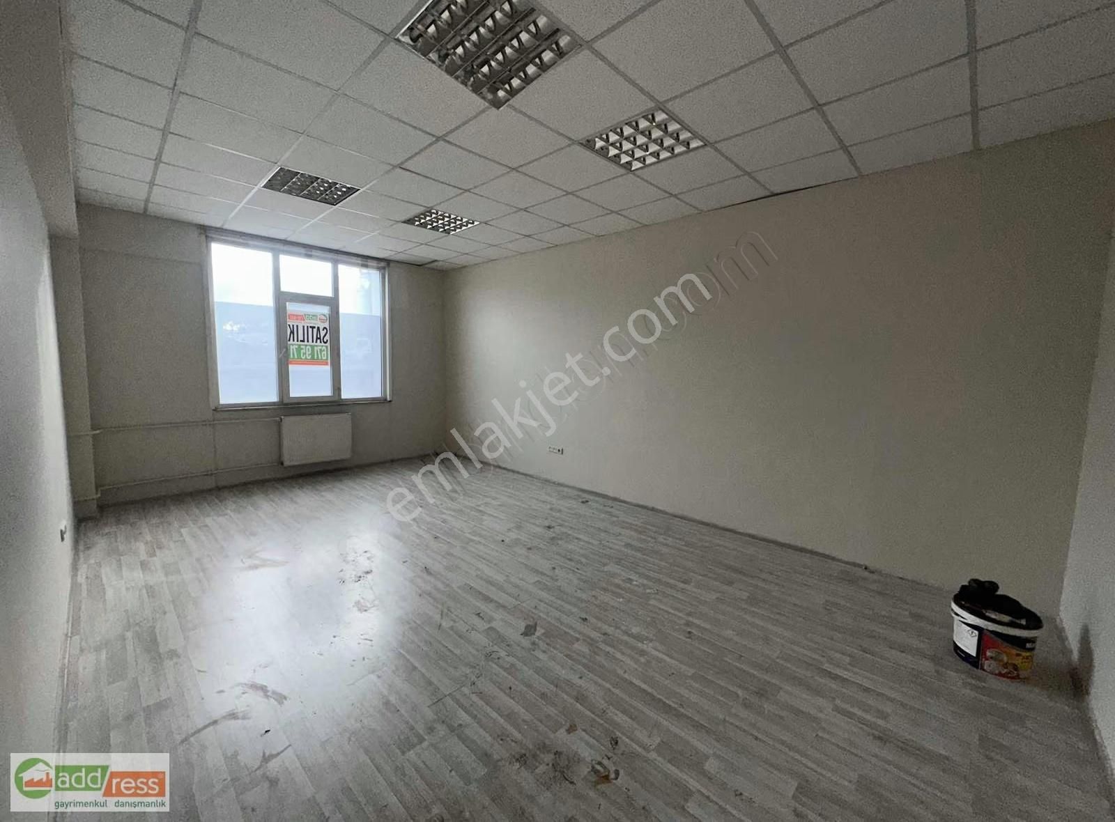 İkitelli Osb De Yapılı Hazır Dükkan 220 M2 Yatırım İçin Uygun