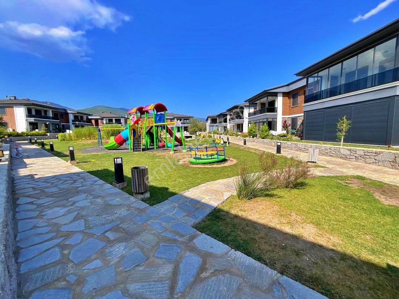 Uytundan Güre'de Denize Yakın Havuzlu Lüks Sitede Bahçeli 2+1 - Görsel 7