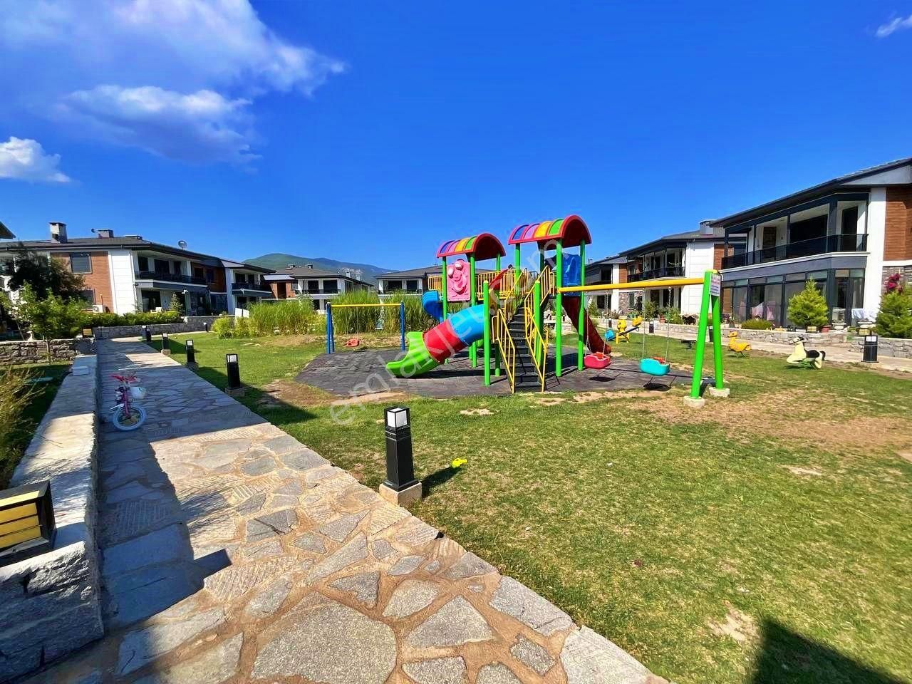 Uytundan Güre'de Denize Yakın Havuzlu Lüks Sitede Bahçeli 2+1 - Görsel 35