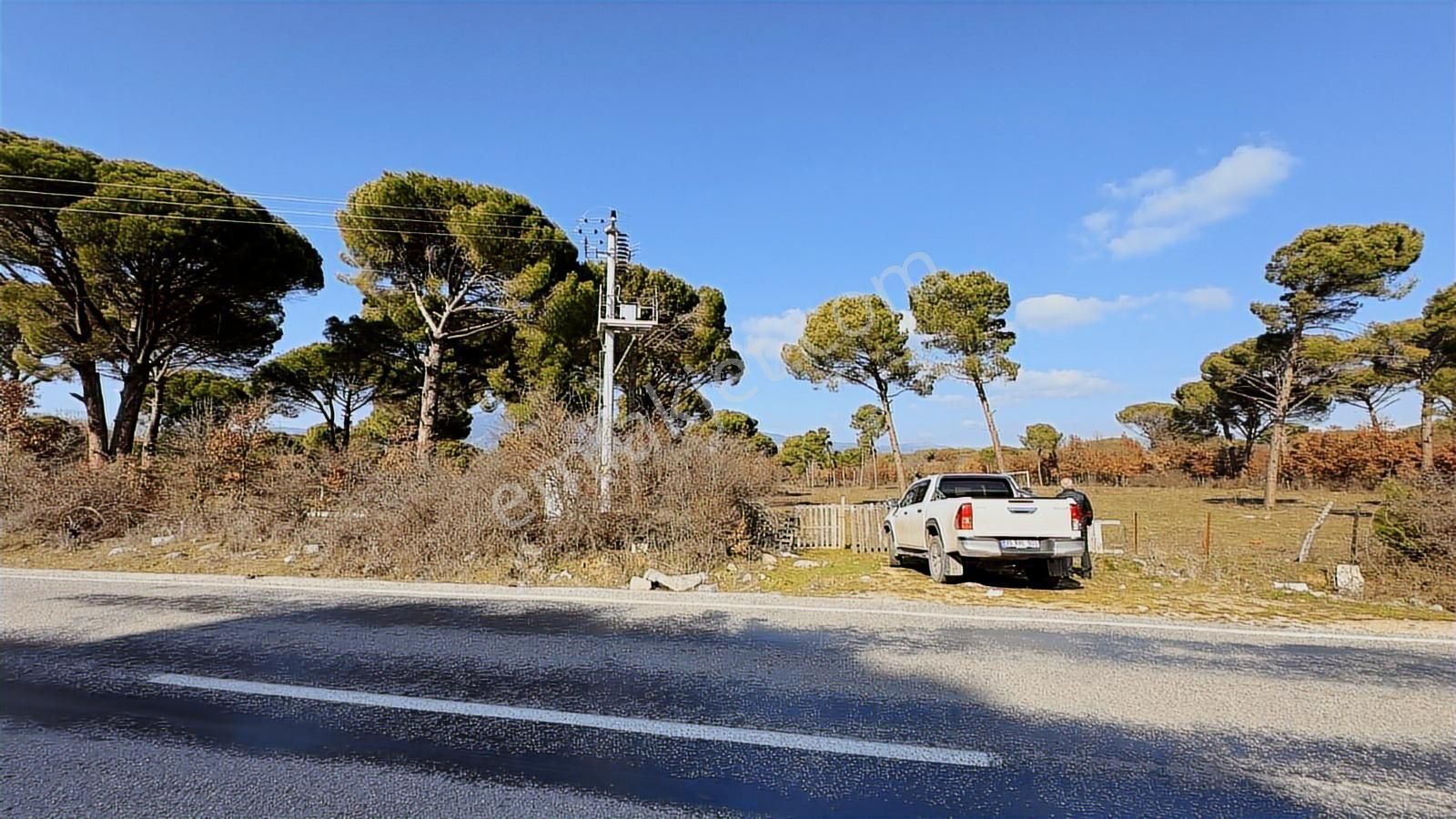Kozak Yukarıbey'de Ayvalık Asfaltı Cepheli 10.600 M² Arazi - Görsel 6