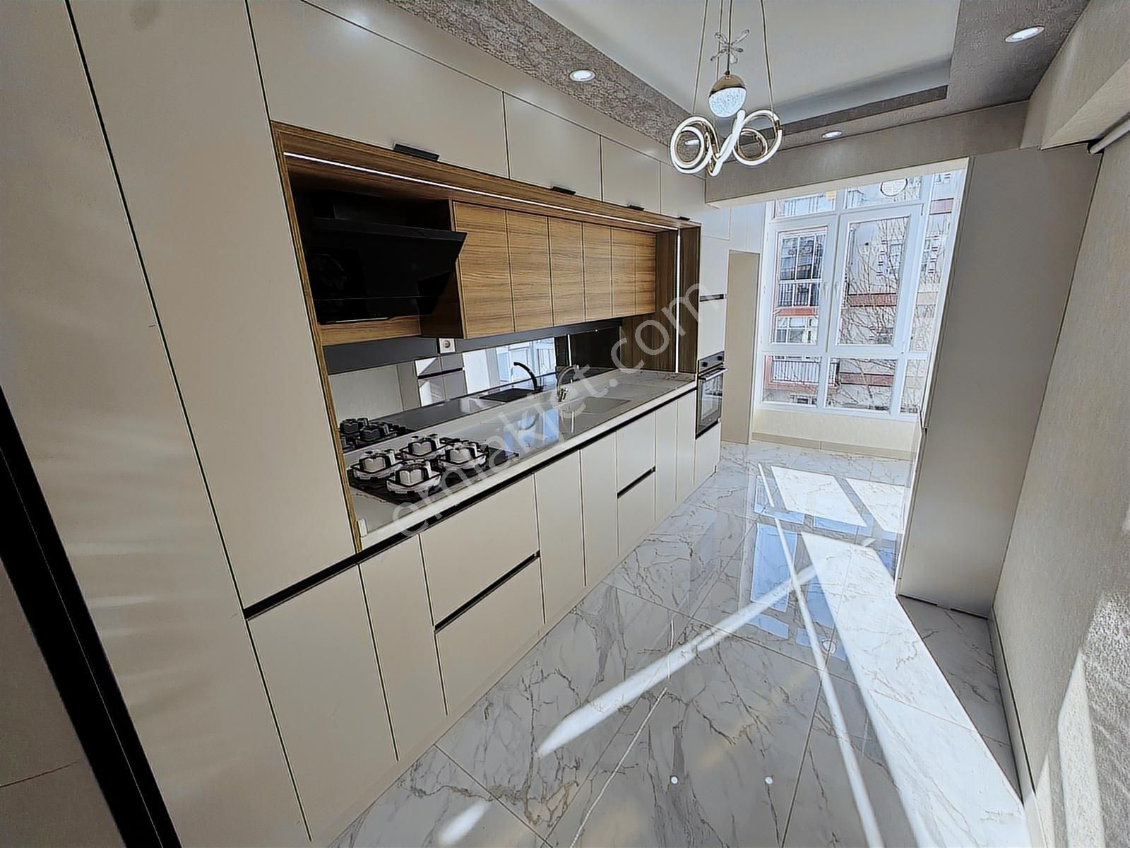 Ulukan'dan Pınarbaşı Mah'de Eminevime Uygun Ultra Lüks 3+1 Daire - Görsel 4