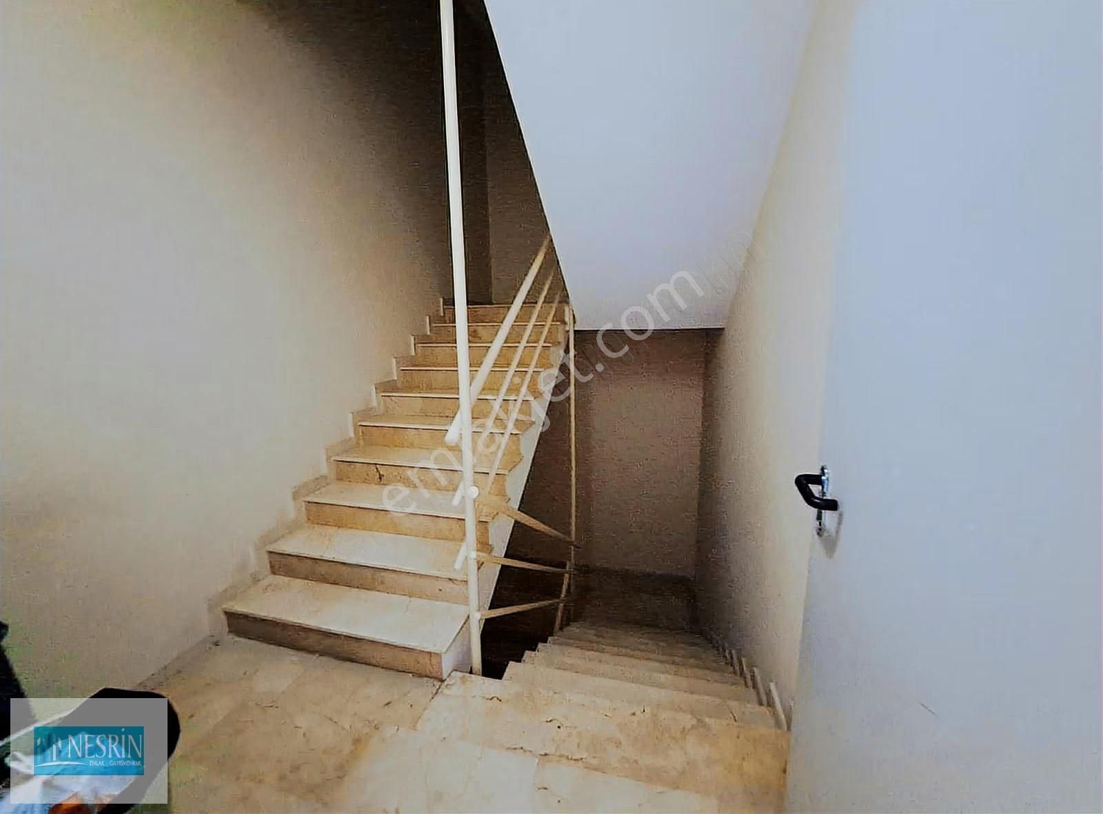 Nesrin Emlaktan Teknik Yapıda Taşınmaya Hazır Eşyasız Boş 1+1