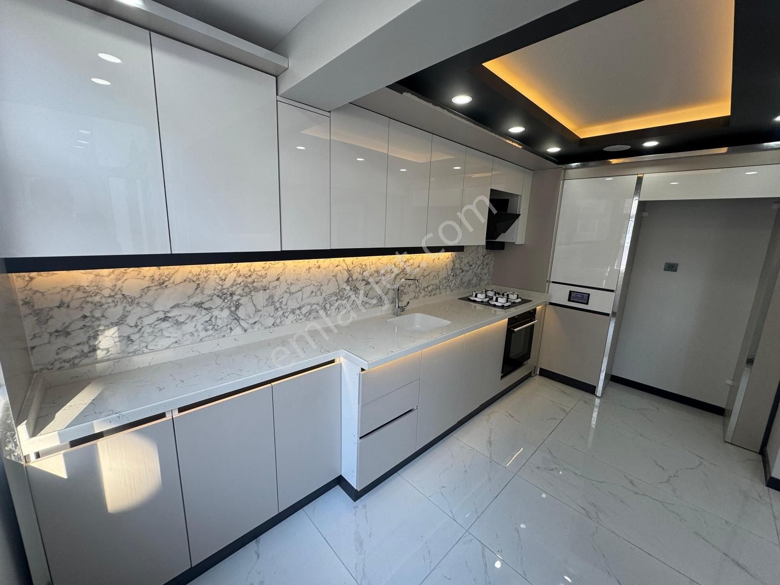 Ulukan'dan Akşemsettin Mah'de Merkezi Konum Teras Severlere 4+1 - Görsel 2