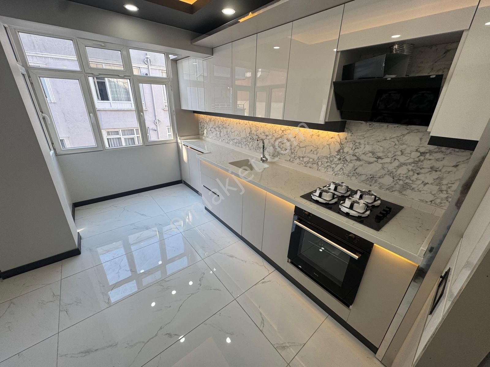 Ulukan'dan Akşemsettin Mah'de Merkezi Konum Teras Severlere 4+1 - Görsel 14