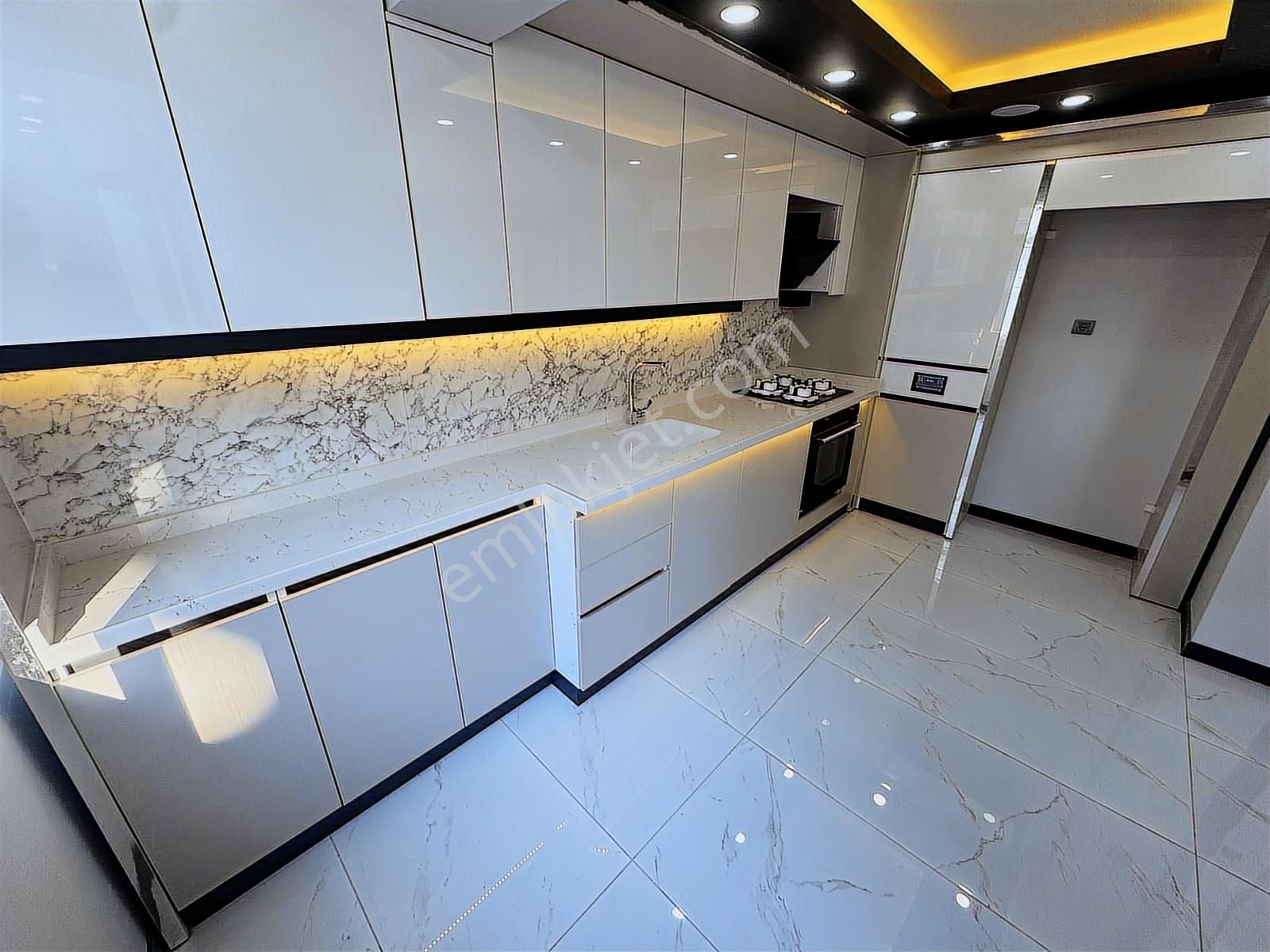 Ulukan'dan Akşemsettin Mah'de Merkezi Konum Teras Severlere 4+1