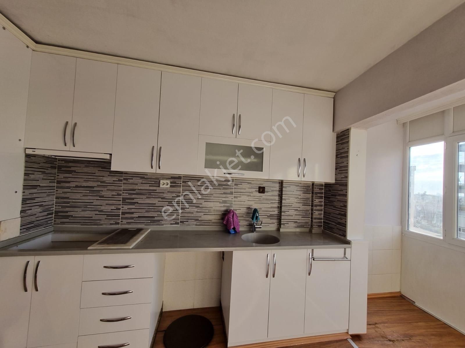 Cumhuriyet Mahallesi Hürriyet Caddesi Üzerinde Satılık 3+1 Daire - Görsel 3