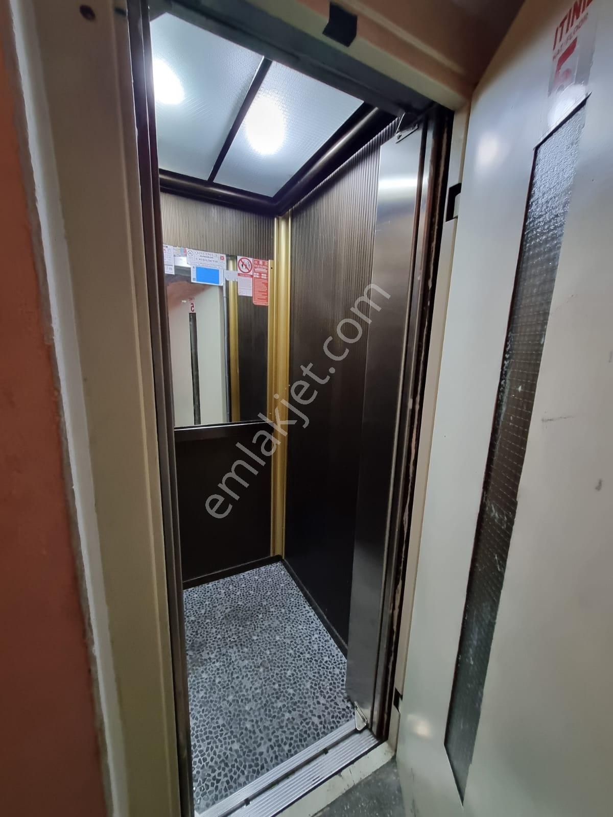 Cumhuriyet Mahallesi Hürriyet Caddesi Üzerinde Satılık 3+1 Daire - Görsel 18