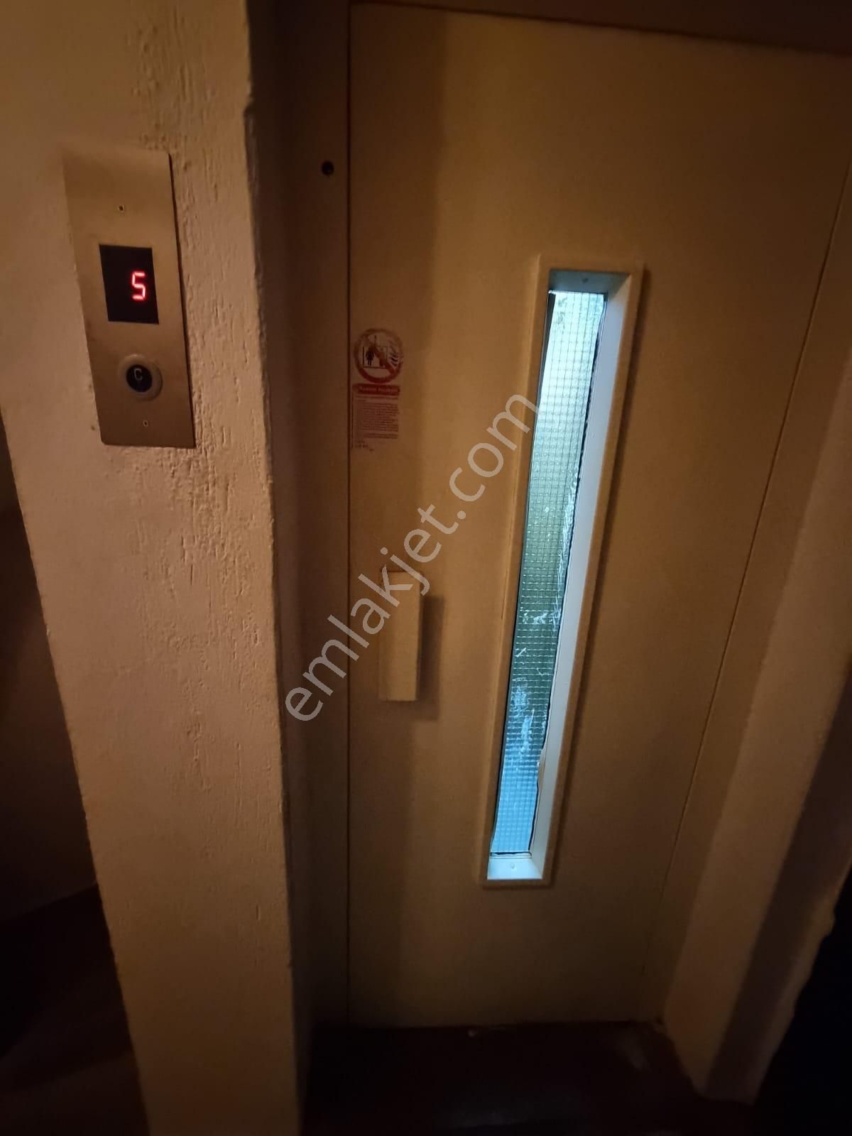 Cumhuriyet Mahallesi Hürriyet Caddesi Üzerinde Satılık 3+1 Daire - Görsel 19