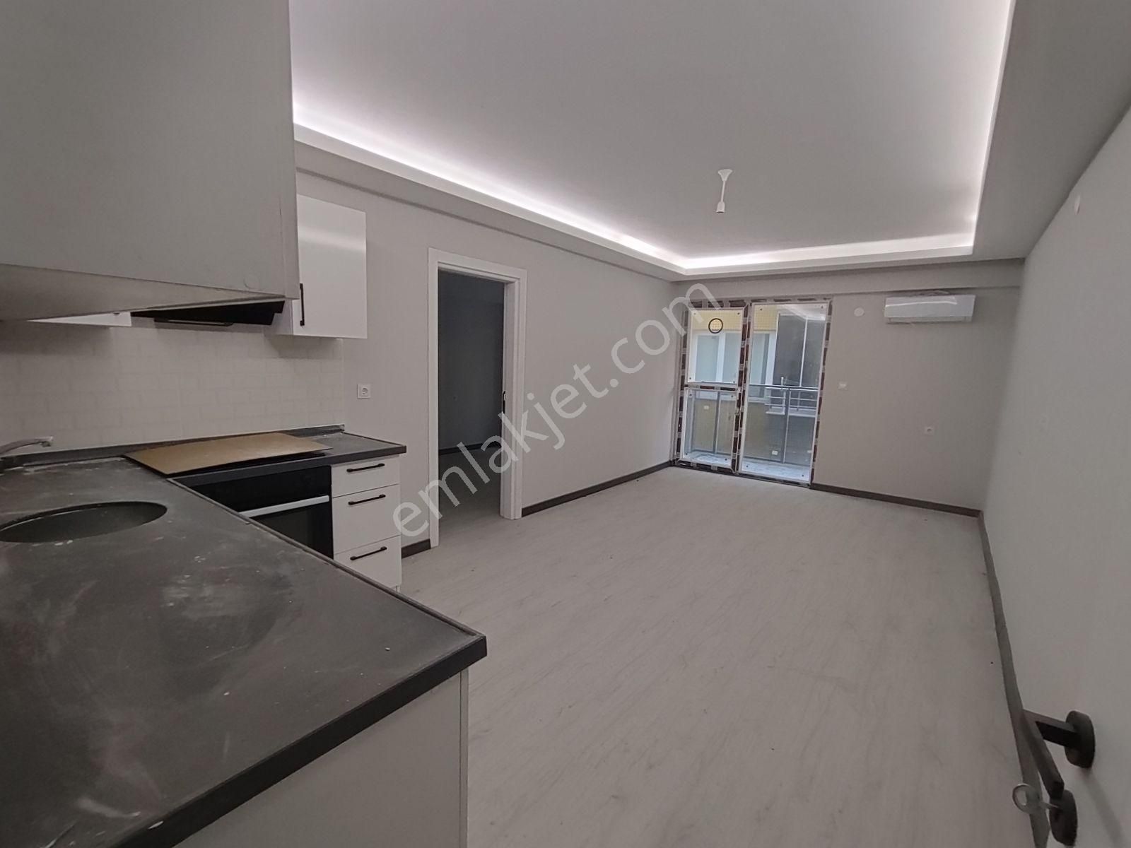 Muhittinde Havuz Hamam Sauna Spor Salonu Ara Kat Kiralık 1+1