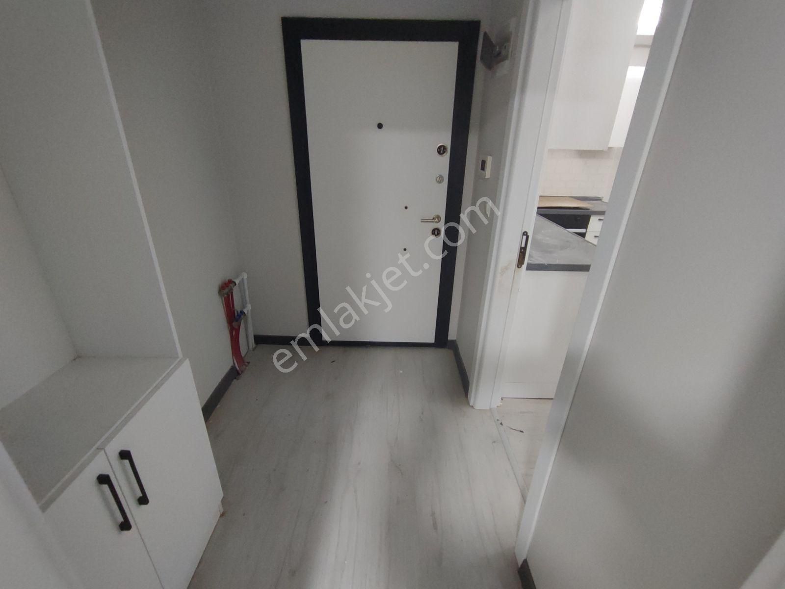 Muhittinde Havuz Hamam Sauna Spor Salonu Ara Kat Kiralık 1+1 - Görsel 3