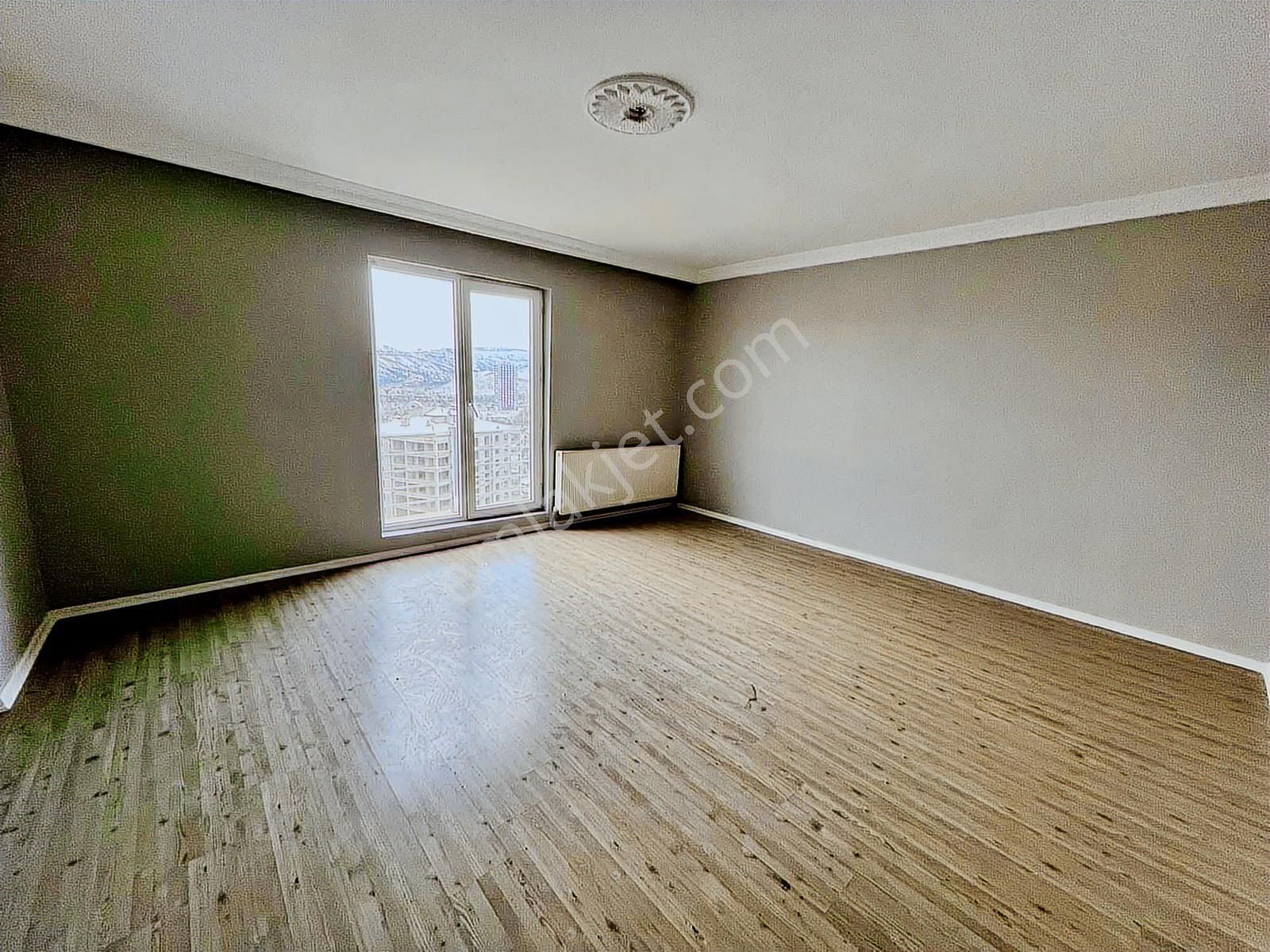 Avantaj'dan Manzarasıyla Büyüleyen Katta 3+1 Yapılı Daire