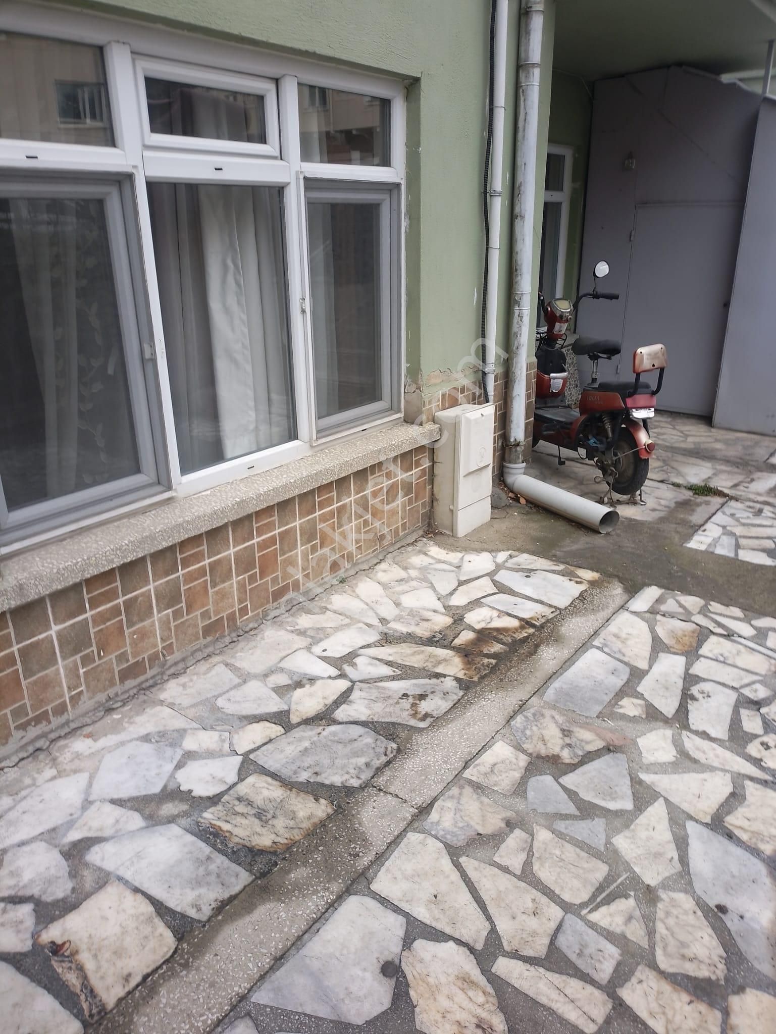 Afyon Merkez Dumlupınar Mahallesi – Cadde Üzeri Afjetli Satılık Bahçe Katı Daire