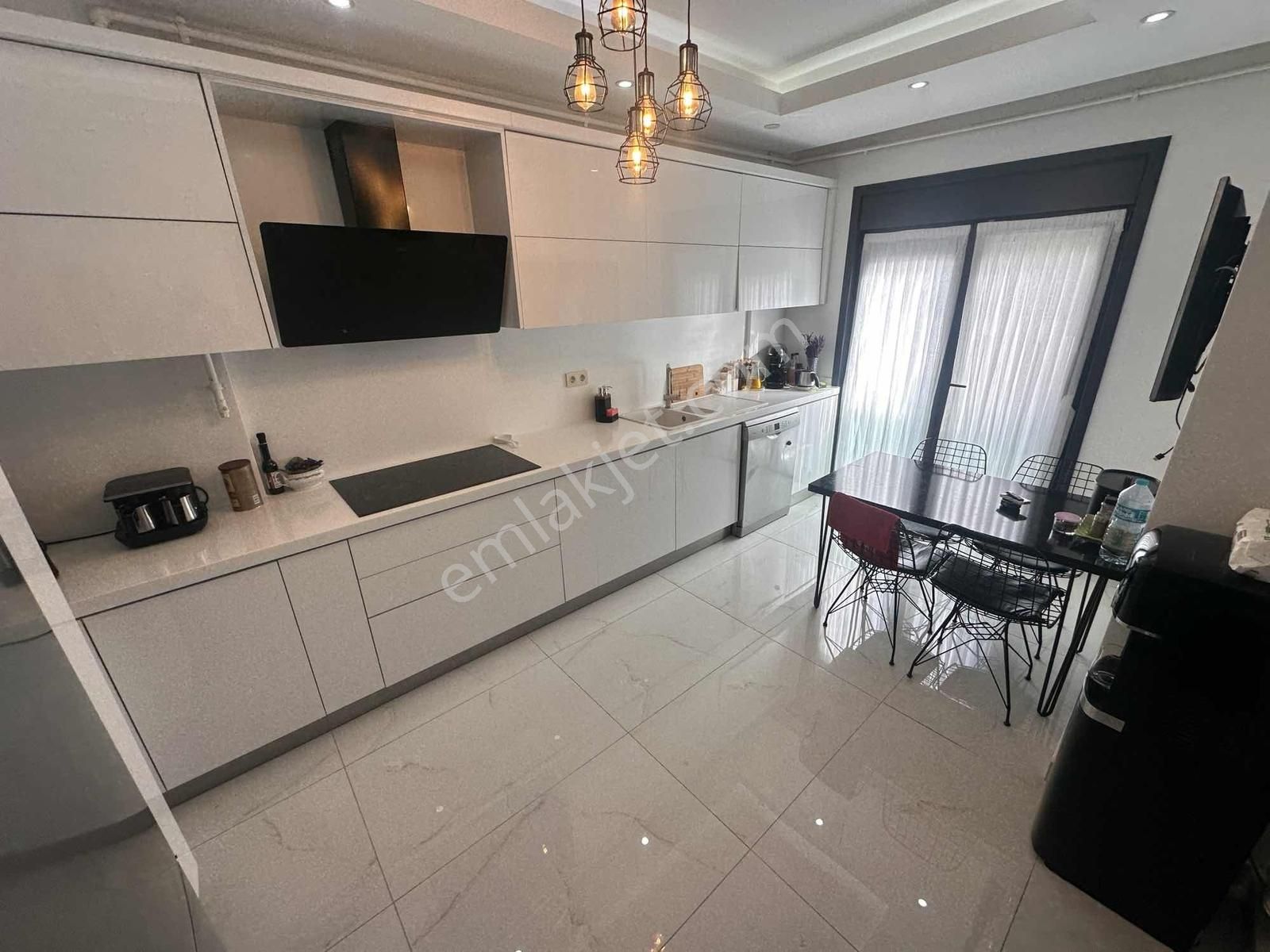 Tamiş'den Tuzla Marina'da Butik Sitede 6+1 Kiralık Villa