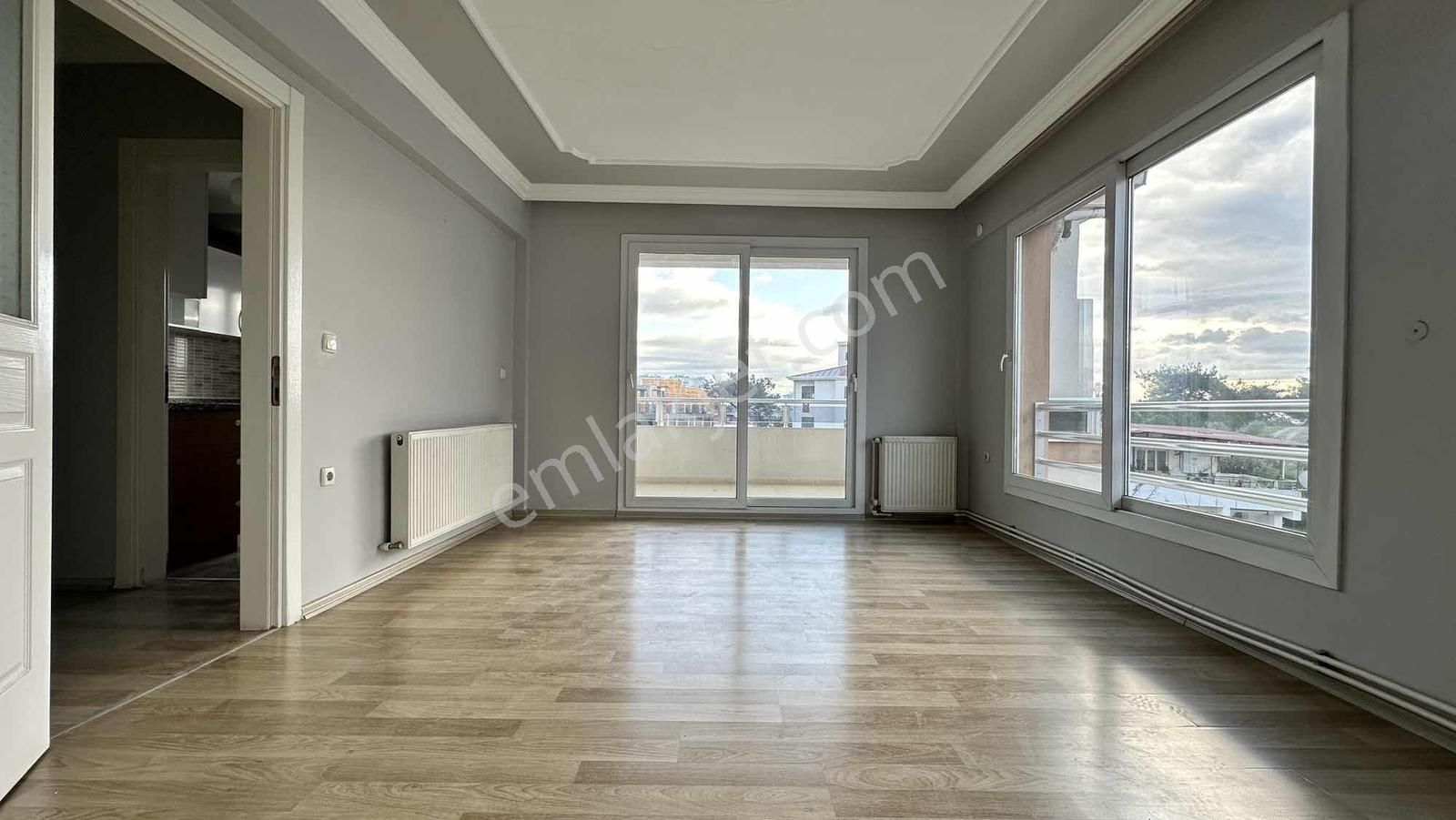 Turyap'tan Site İçi İnönü Mah.de 3+1 Bakımlı Kiralık Daire