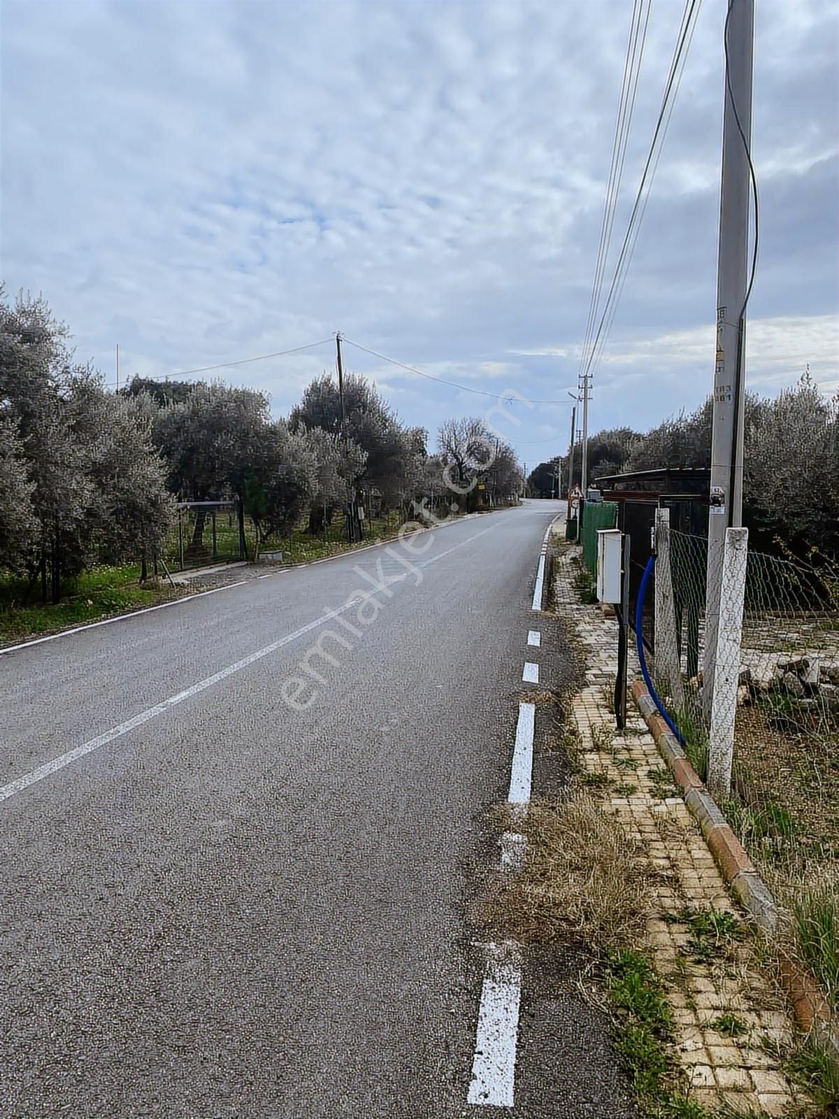 Torbalı Dağkızılca Köyünde Satılık 350m2 Resmi Tapulu Bahçe - Görsel 2