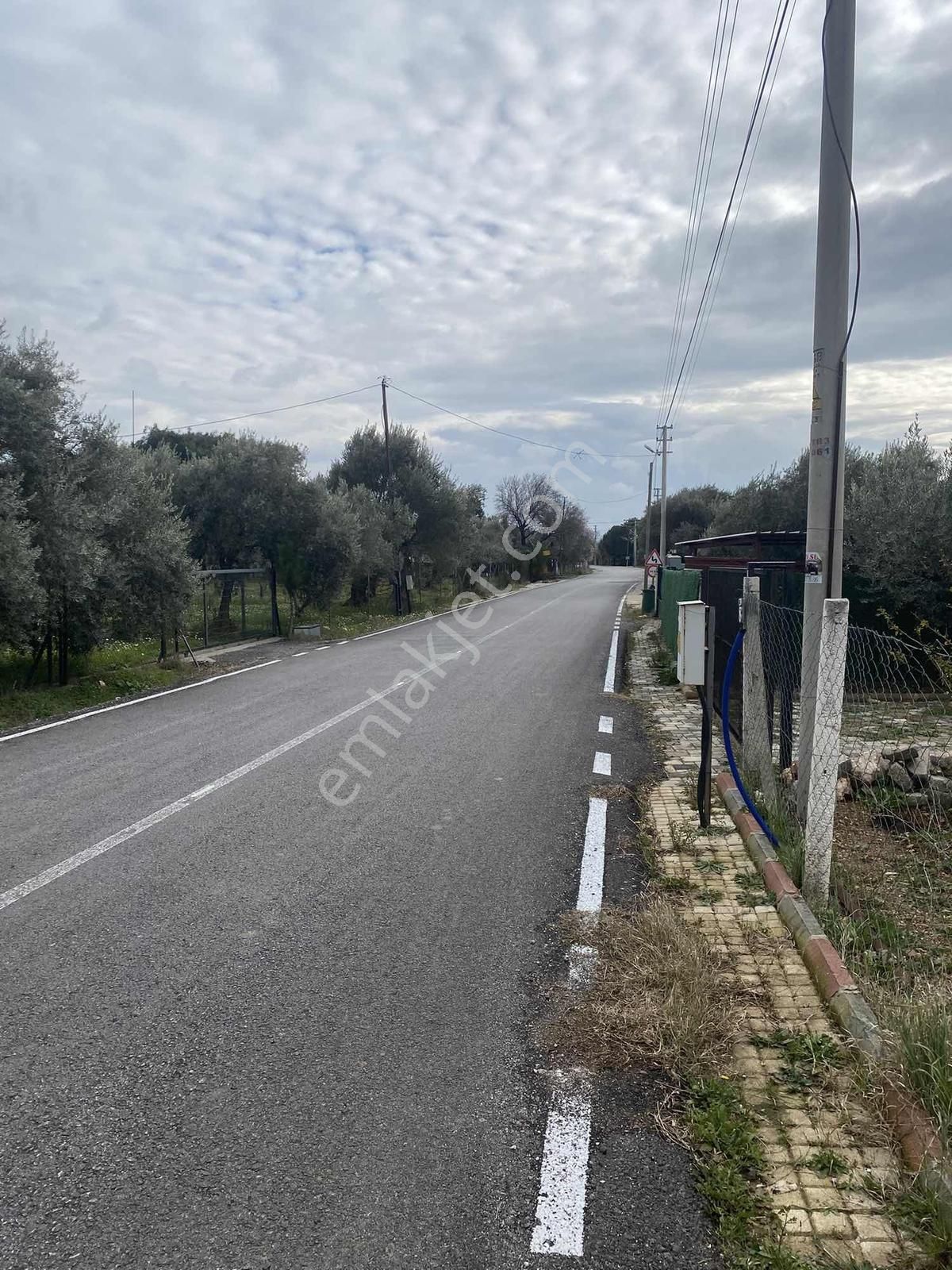 Torbalı Dağkızılca Köyünde Satılık 350m2 Resmi Tapulu Bahçe - Görsel 3