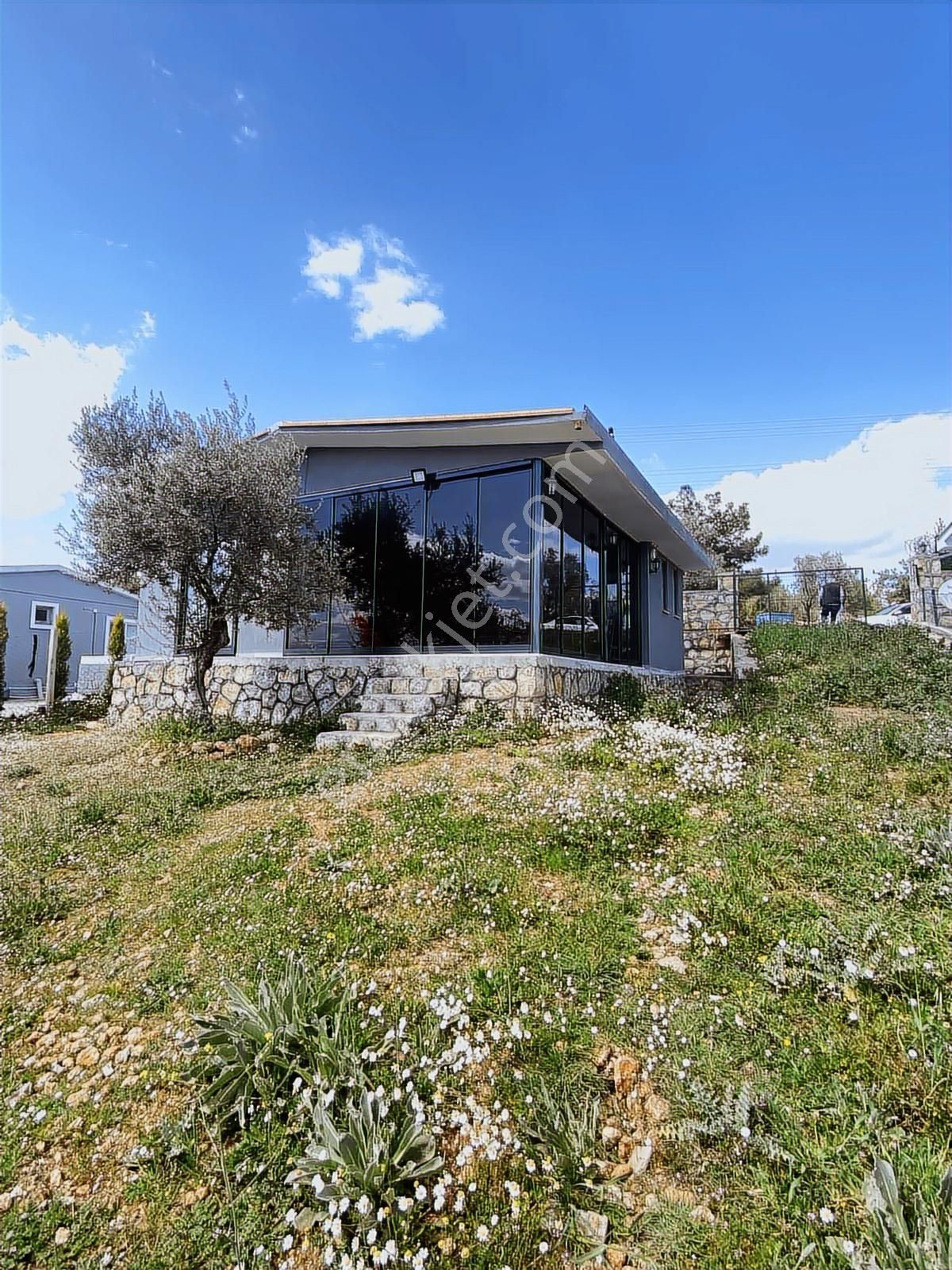 Buca Karacağaç Köyünde Cadde Üzeri Satılık Arsa Ve 2+1 Ev