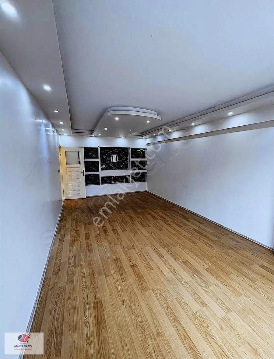 İstiklal Caddesinde Full Ön Cephe Satılık 2+1 Geniş Daire