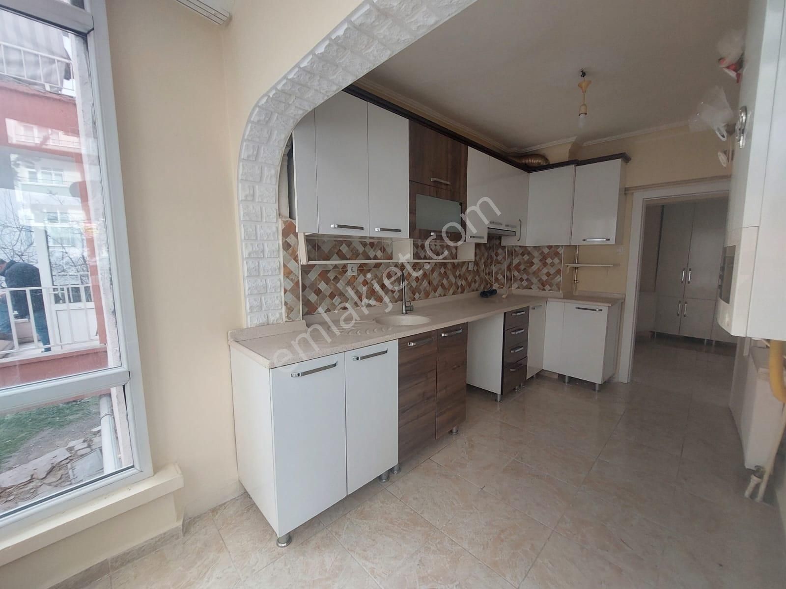 Plevne Mah Satılık Düz Giriş 3+1 Yapılı Daire - Görsel 3