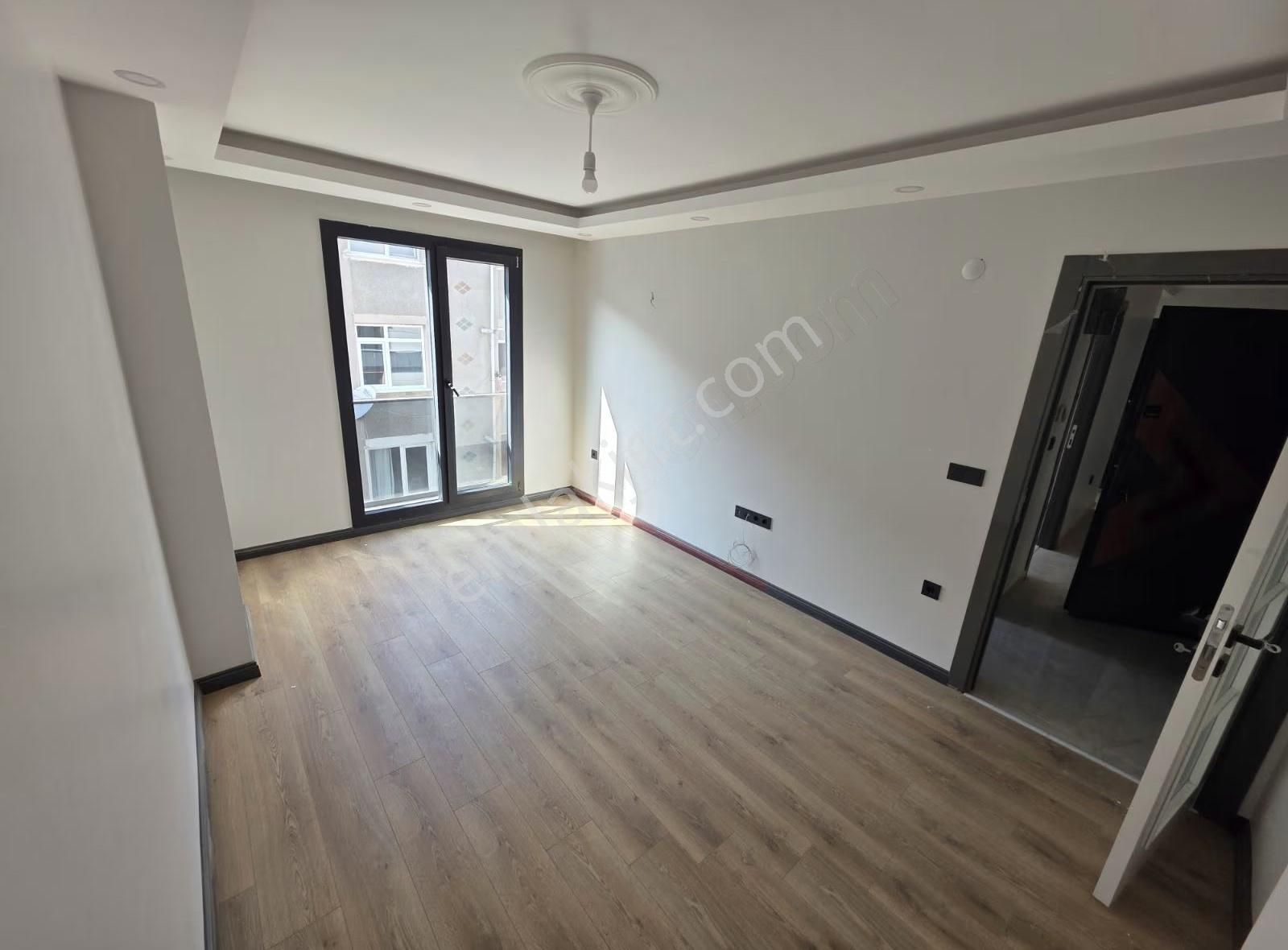 Avcılar Şükrübey Caddesinde 2+1 Metrobüse 1 Dk Sıfır Bina.