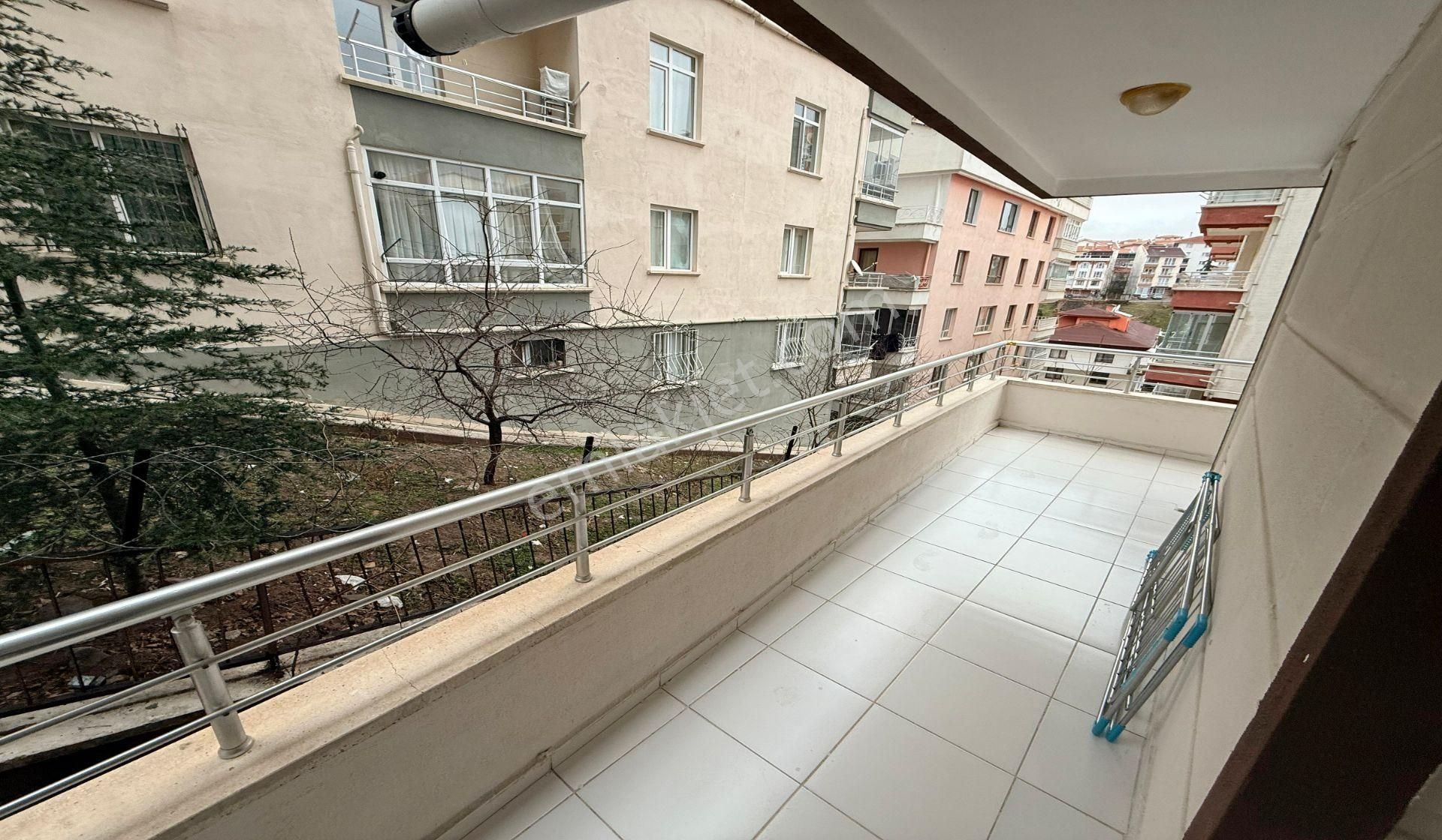 Bademlik 4+1 Kat Konumunda Altı Daire Genç Bina Asansörlü - Görsel 5