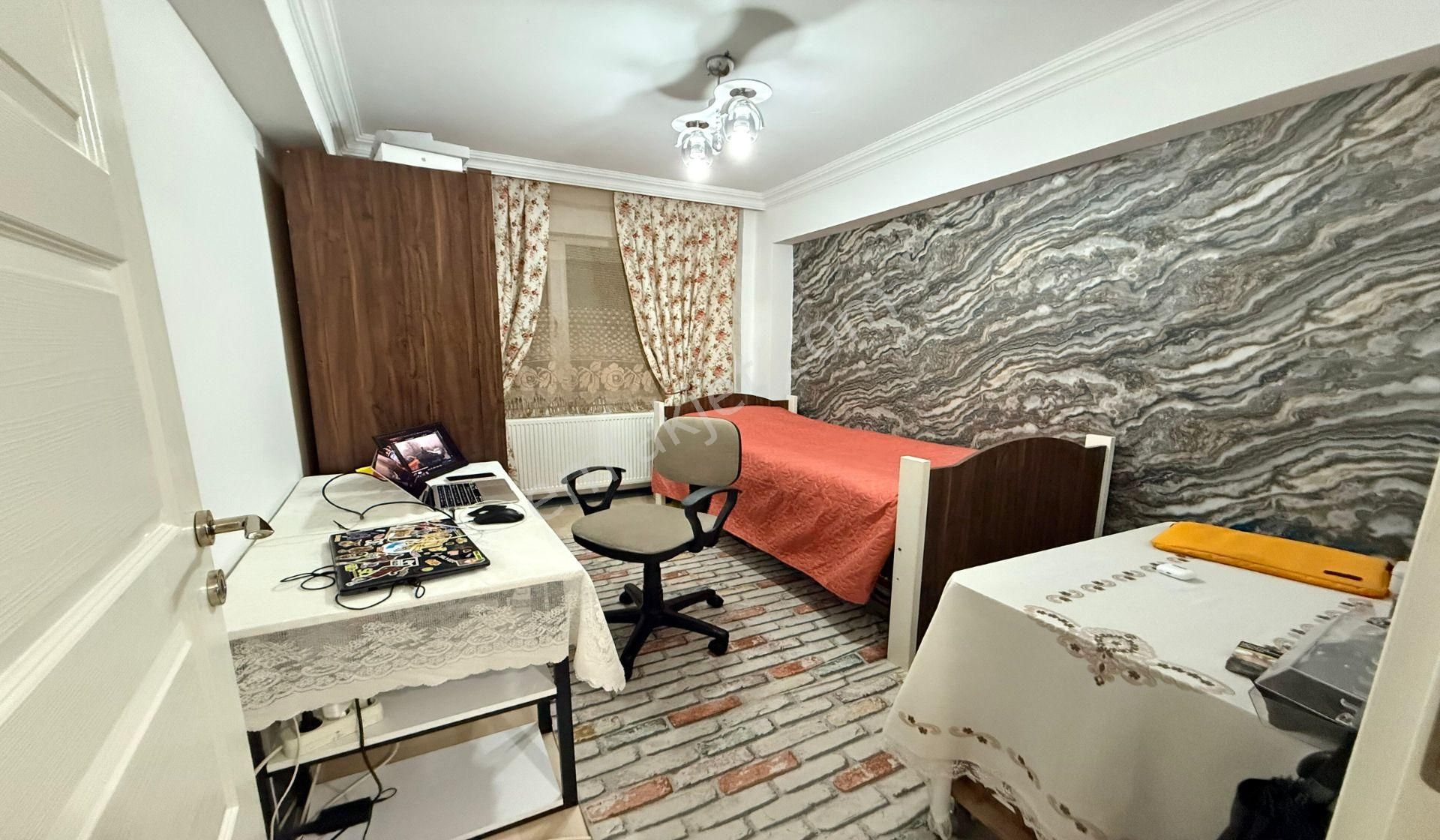 Bademlik 4+1 Kat Konumunda Altı Daire Genç Bina Asansörlü - Görsel 16