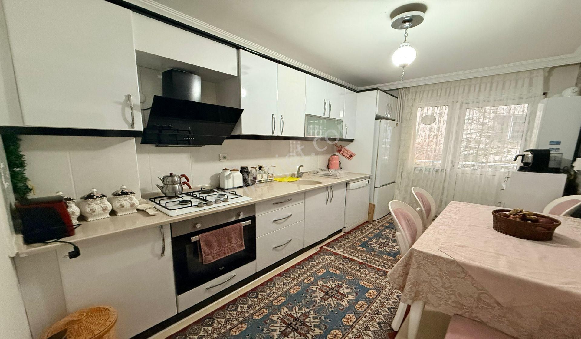 Bademlik 4+1 Kat Konumunda Altı Daire Genç Bina Asansörlü - Görsel 2