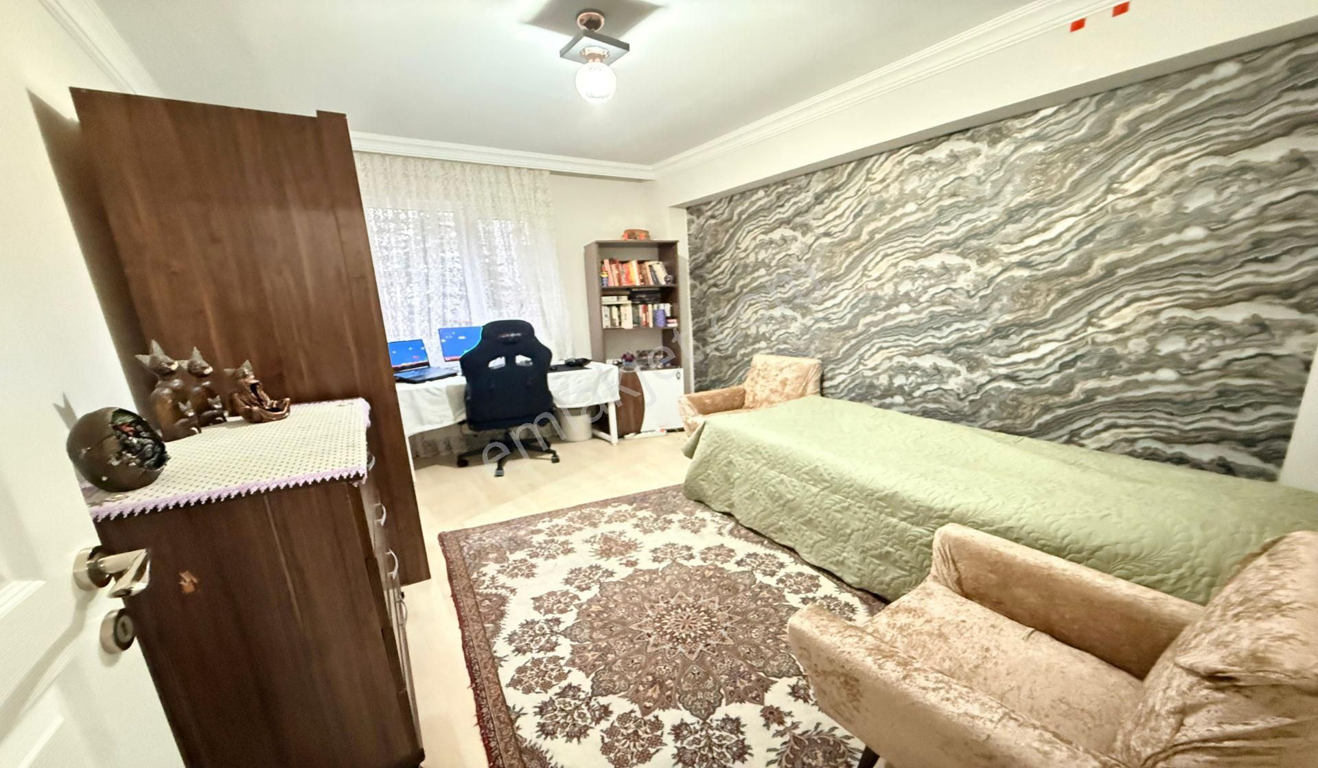 Bademlik 4+1 Kat Konumunda Altı Daire Genç Bina Asansörlü - Görsel 13