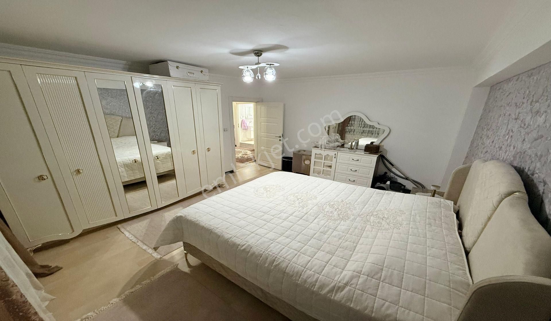 Bademlik 4+1 Kat Konumunda Altı Daire Genç Bina Asansörlü - Görsel 18