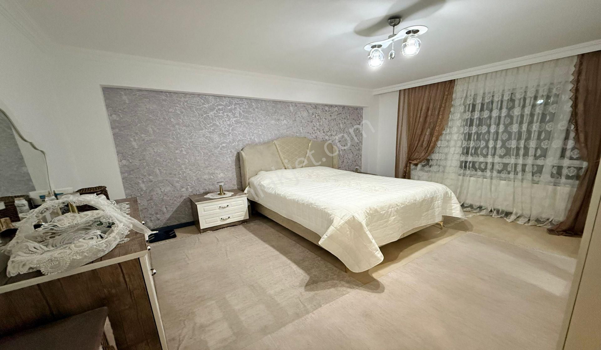 Bademlik 4+1 Kat Konumunda Altı Daire Genç Bina Asansörlü - Görsel 21