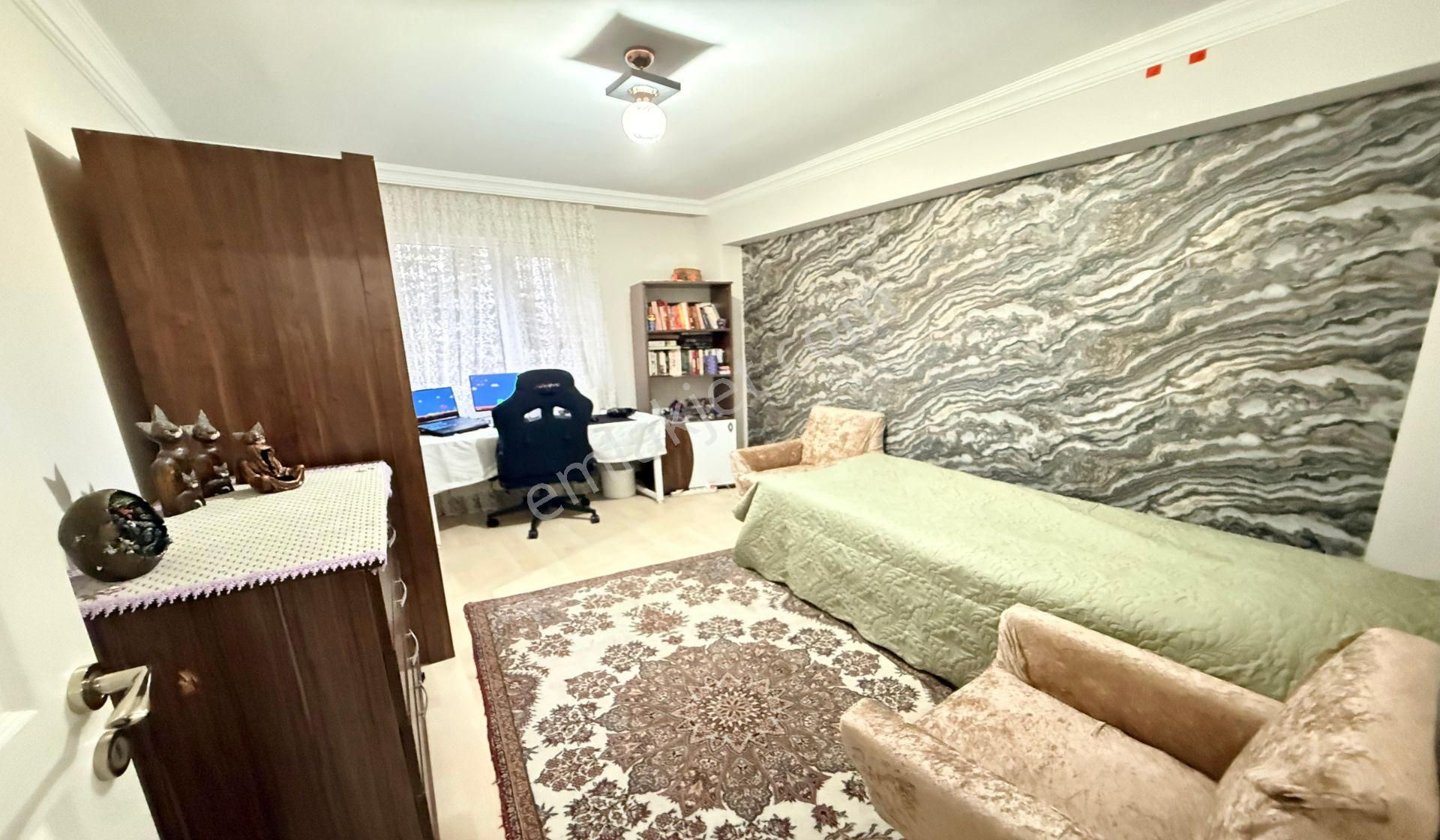 Bademlik 4+1 Kat Konumunda Altı Daire Genç Bina Asansörlü - Görsel 23