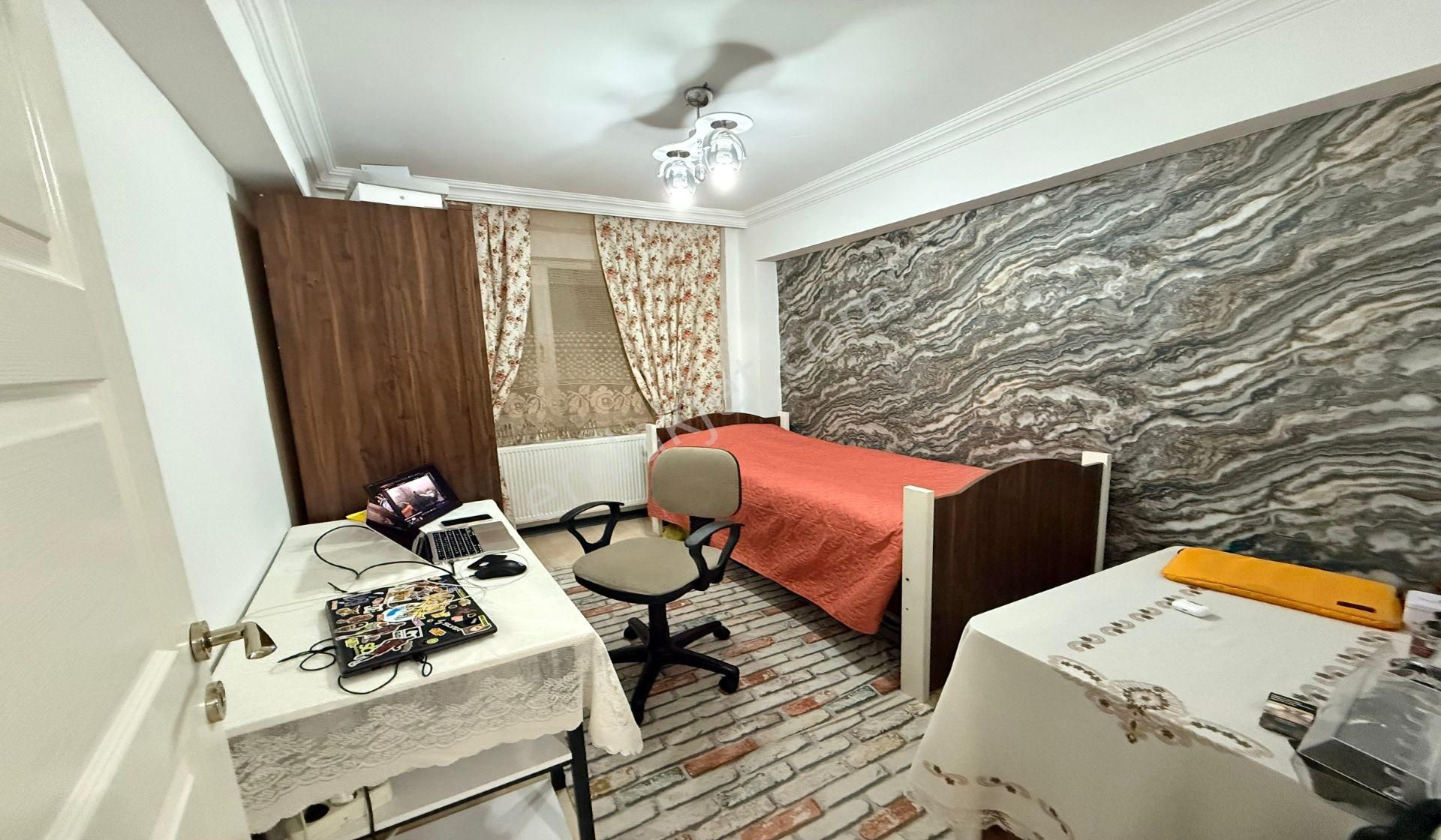 Bademlik 4+1 Kat Konumunda Altı Daire Genç Bina Asansörlü - Görsel 15