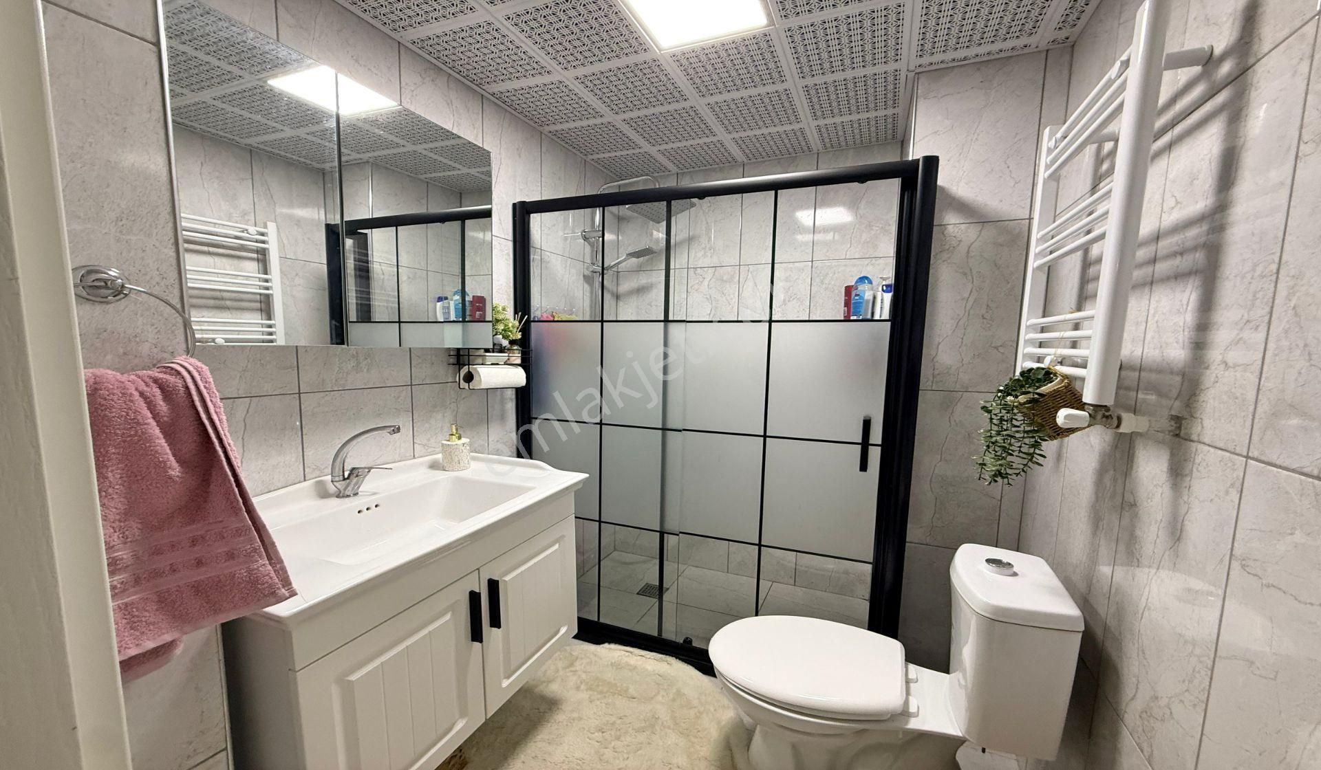 Bademlik 4+1 Kat Konumunda Altı Daire Genç Bina Asansörlü - Görsel 24