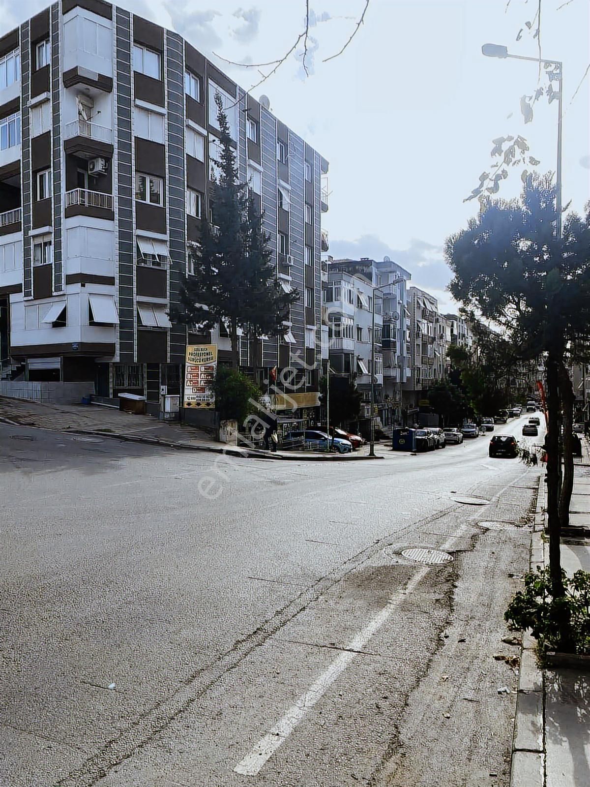 Buca Erdem Caddesinde Satılık 3+1 Arakat Önü Açık 145m2 Daire - Görsel 2