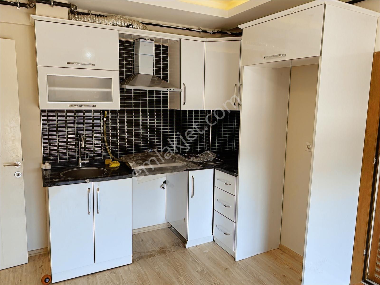 Adatepe Mahallesinde Satılık 2+1 Doğalgazlı Klimalı Ev