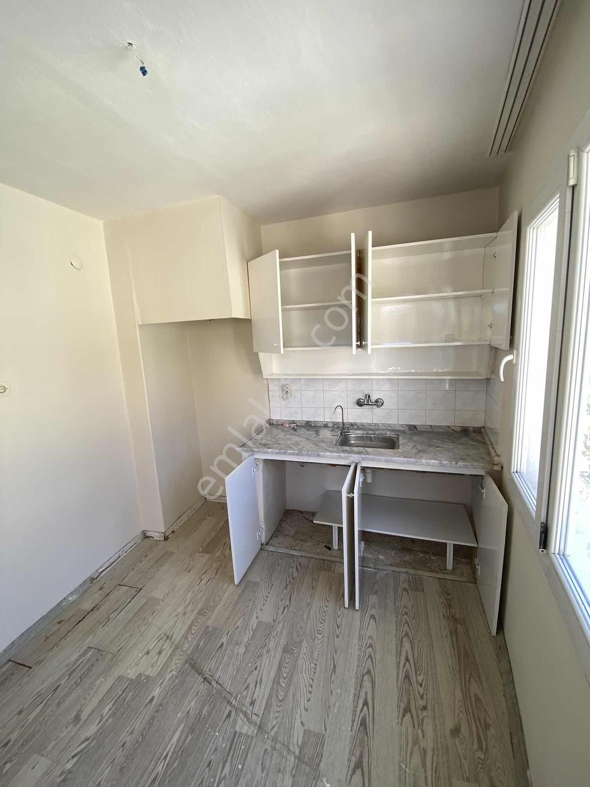 Buca Dokuzçeşmelerde Kiralık 2+1 Kapalı Mutfak Ev - Görsel 7