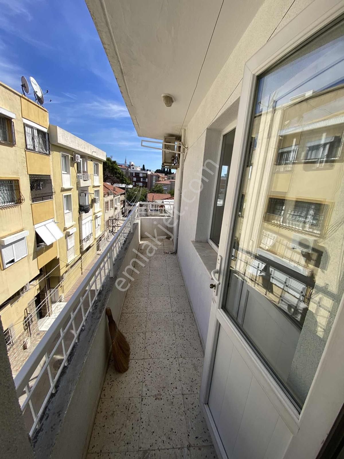 Buca Dokuzçeşmelerde Kiralık 2+1 Kapalı Mutfak Ev - Görsel 6