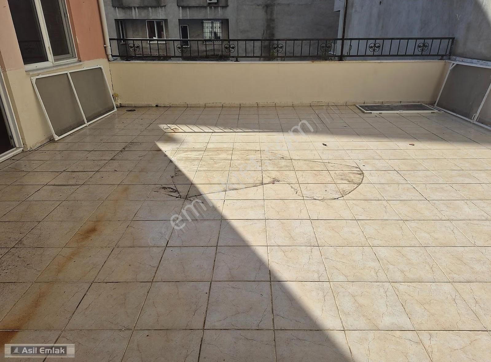 Asil Emlaktan Merkez Mah.de Satılık Geniş Teraslı 3+1 Daire
