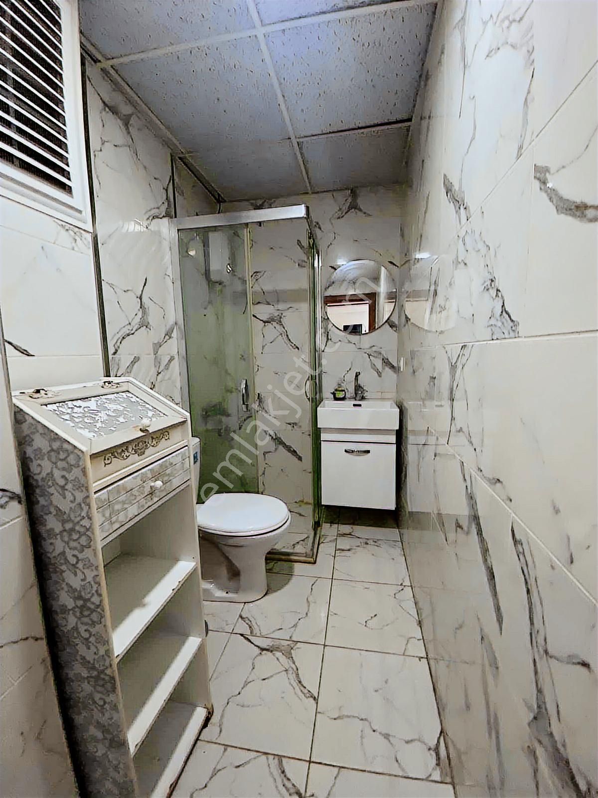 Buca Atatürk Mahallesinde Kiralık Arakat 1+1 Eşyalı Klimalı Ev - Görsel 19