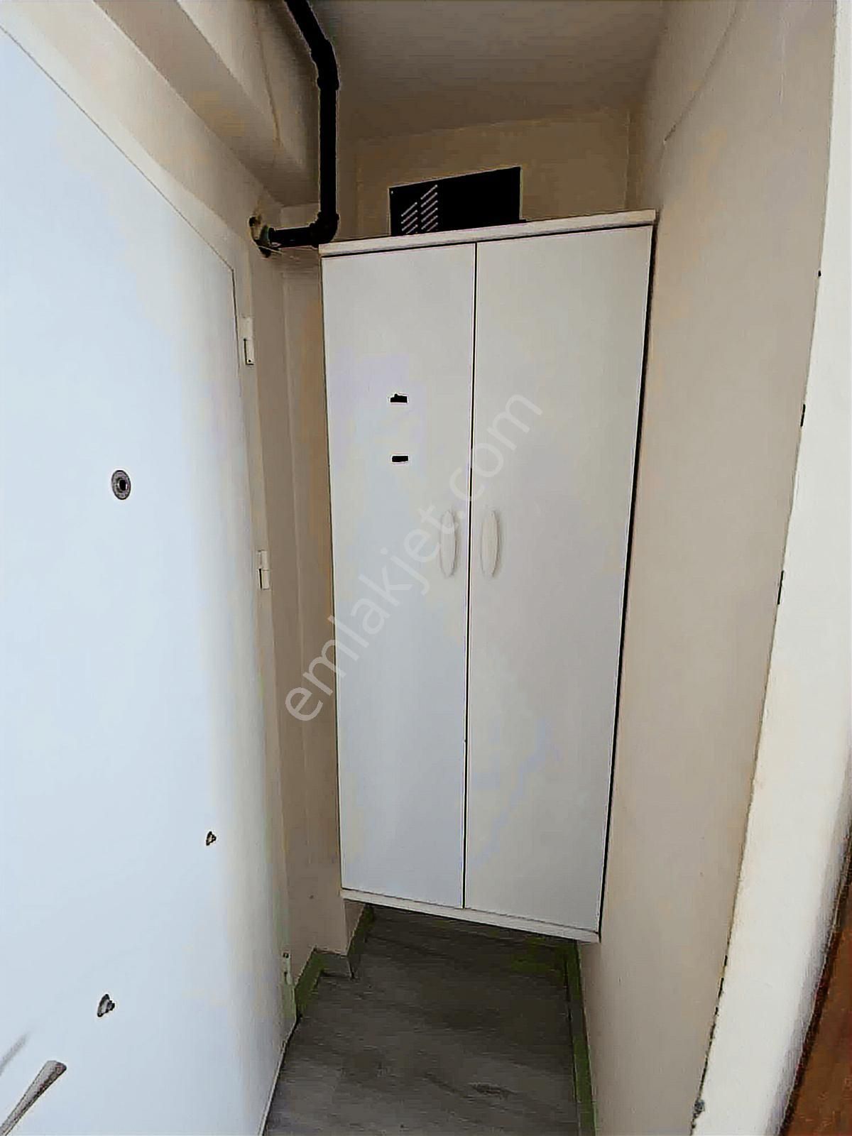 Buca Atatürk Mahallesinde Kiralık Arakat 1+1 Eşyalı Klimalı Ev - Görsel 13