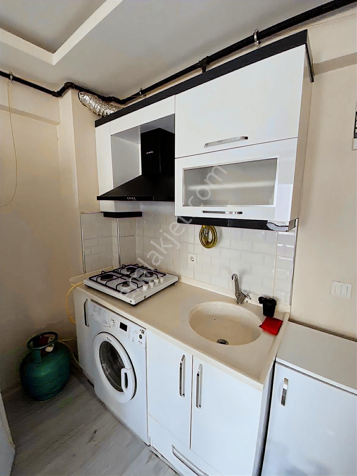 Buca Atatürk Mahallesinde Kiralık Arakat 1+1 Eşyalı Klimalı Ev - Görsel 5