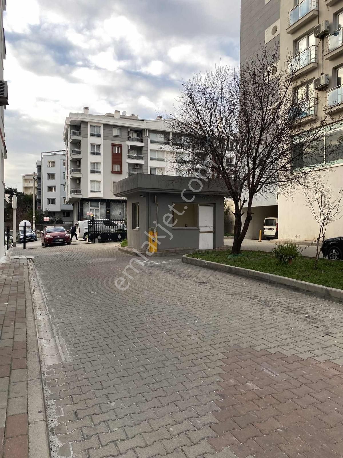 Buca Vuralpark Sitesinde Kiralık 1+1 Eşyalı Arakat Asansörlü Ev - Görsel 33