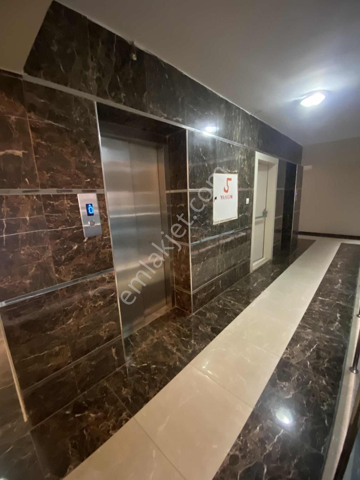Buca Vuralpark Sitesinde Kiralık 1+1 Eşyalı Arakat Asansörlü Ev - Görsel 11