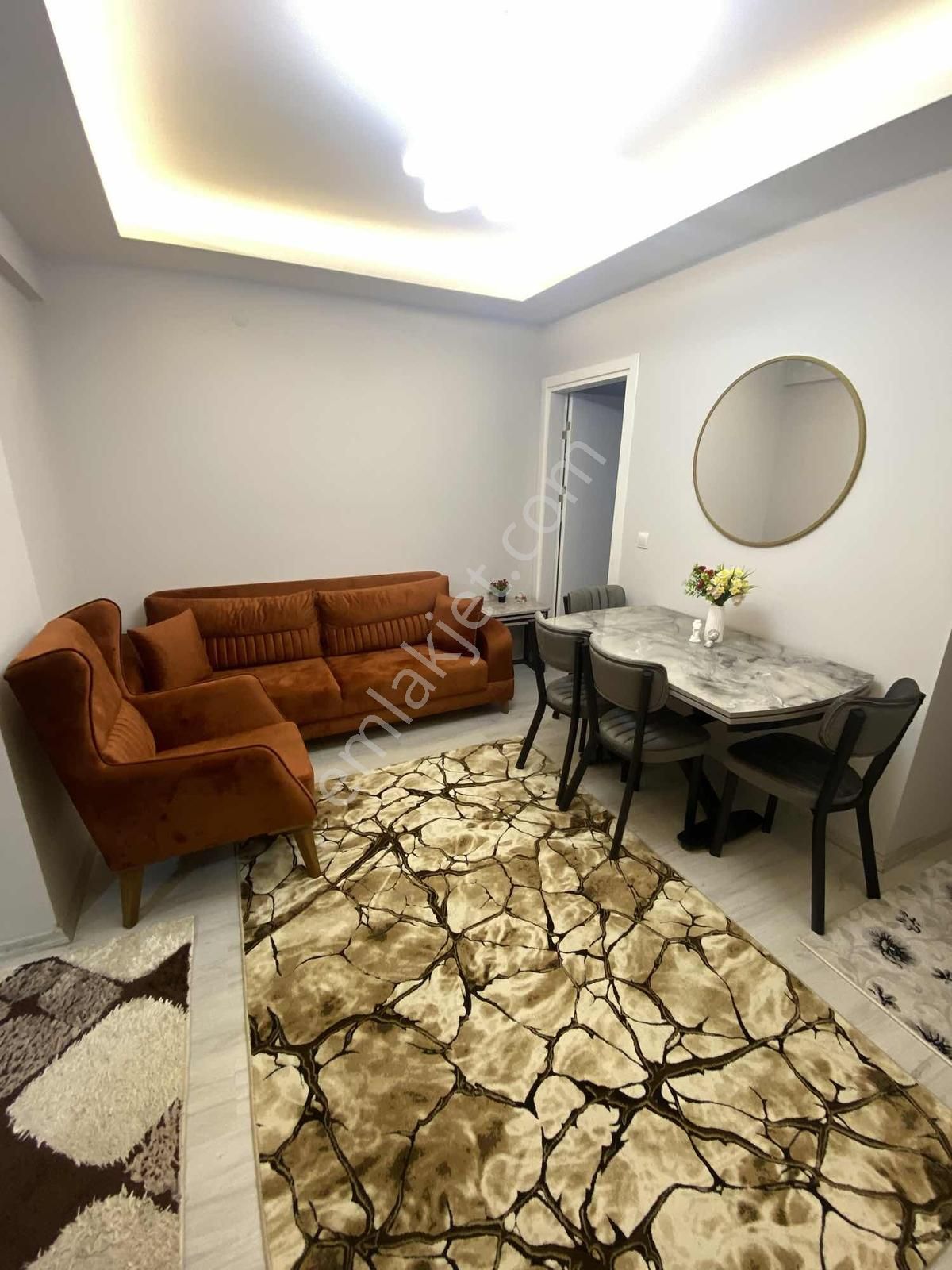 Buca Üçkuyularda Kiralık 1+1 Doğalgazlı Eşyalı Arakat Ev