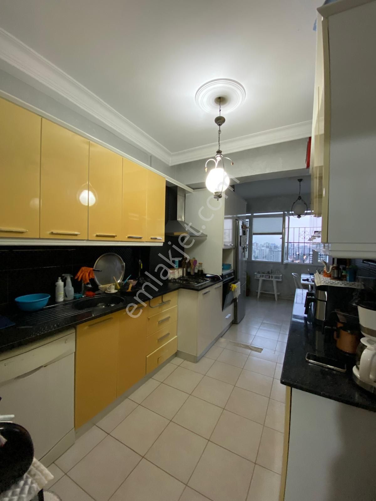 Mithatpaşada 3+1 Site İçerisinde Çiziksiz Manzaralı İskanlı Mülkdür