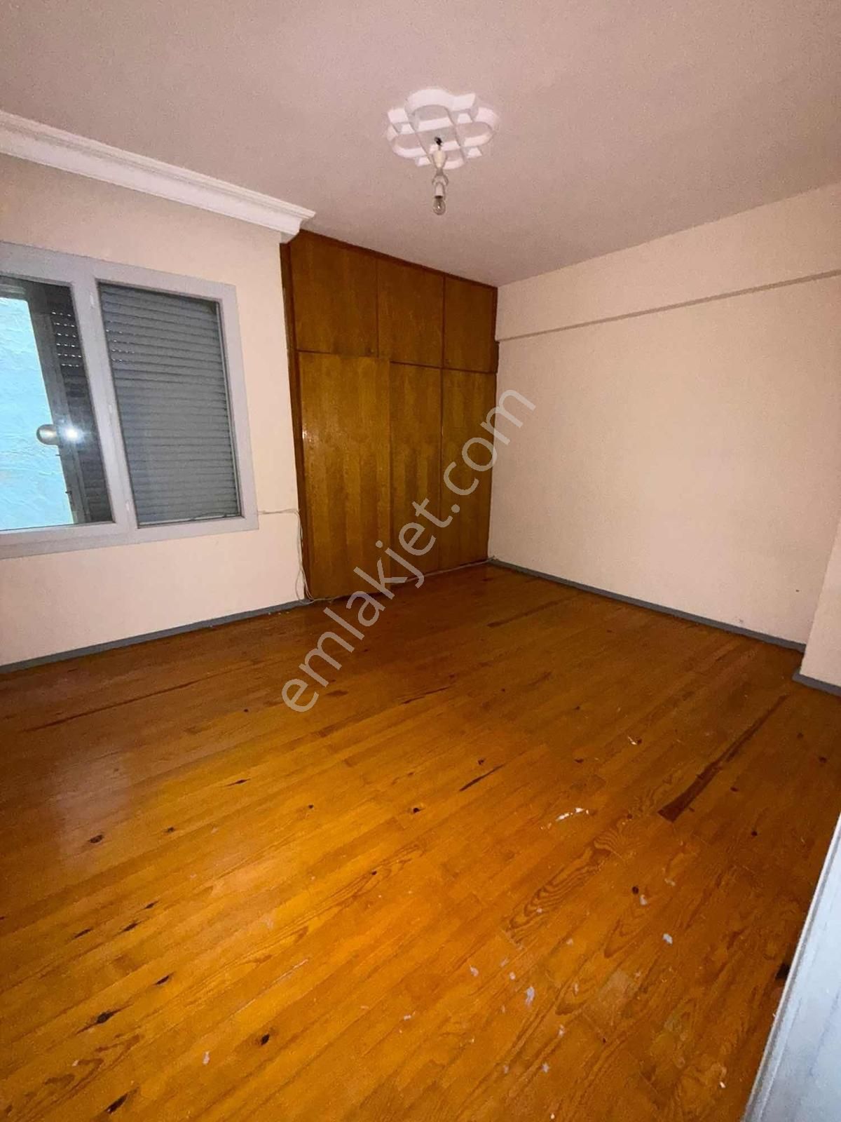 Gülveren Mahallesinde 3+1 Çok Geniş Ara Kat Acil Satılık Daire - Görsel 3